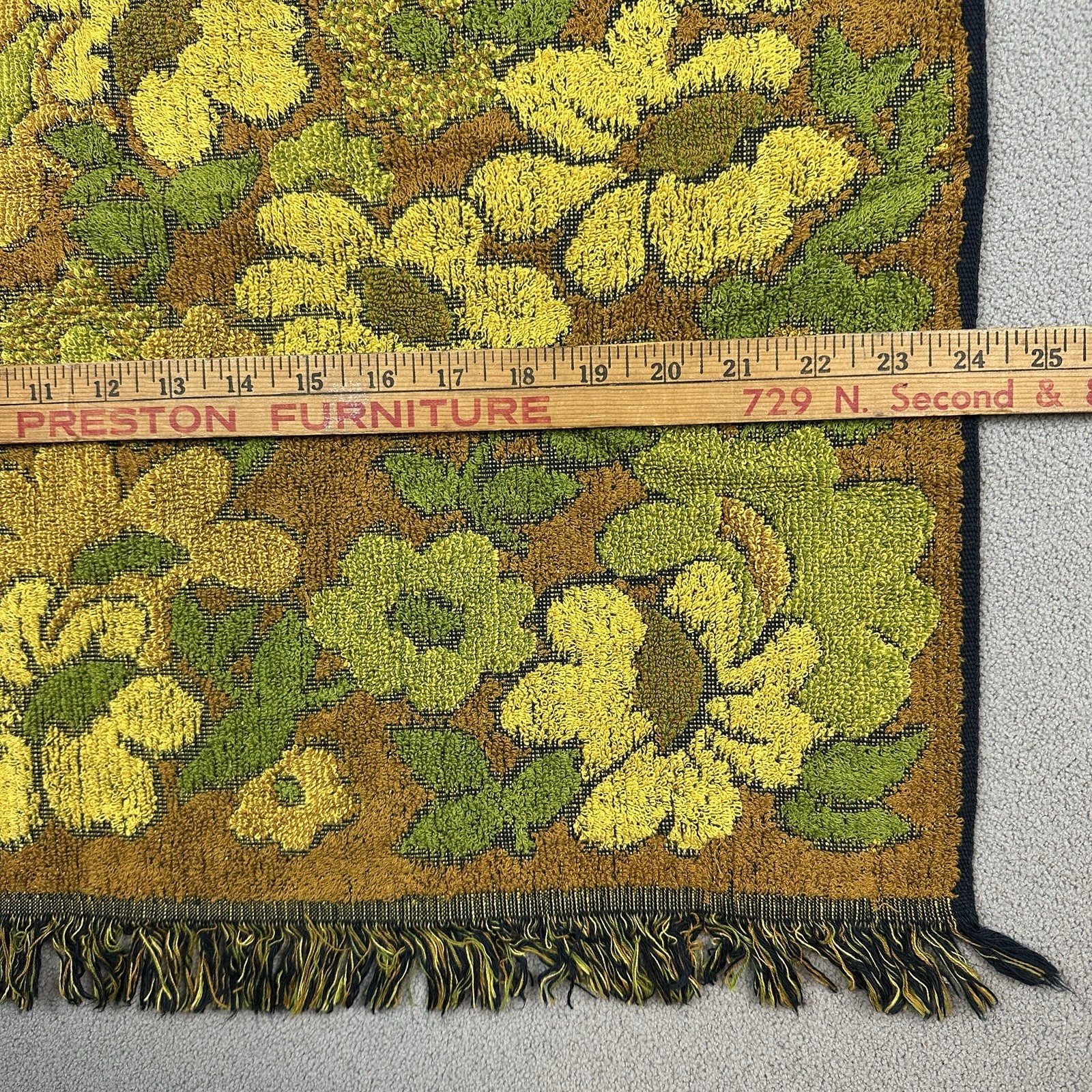 Vtg Cannon Royal Family Bath Towel Avocado Green Flowers Sculpted Fringe 24×42”