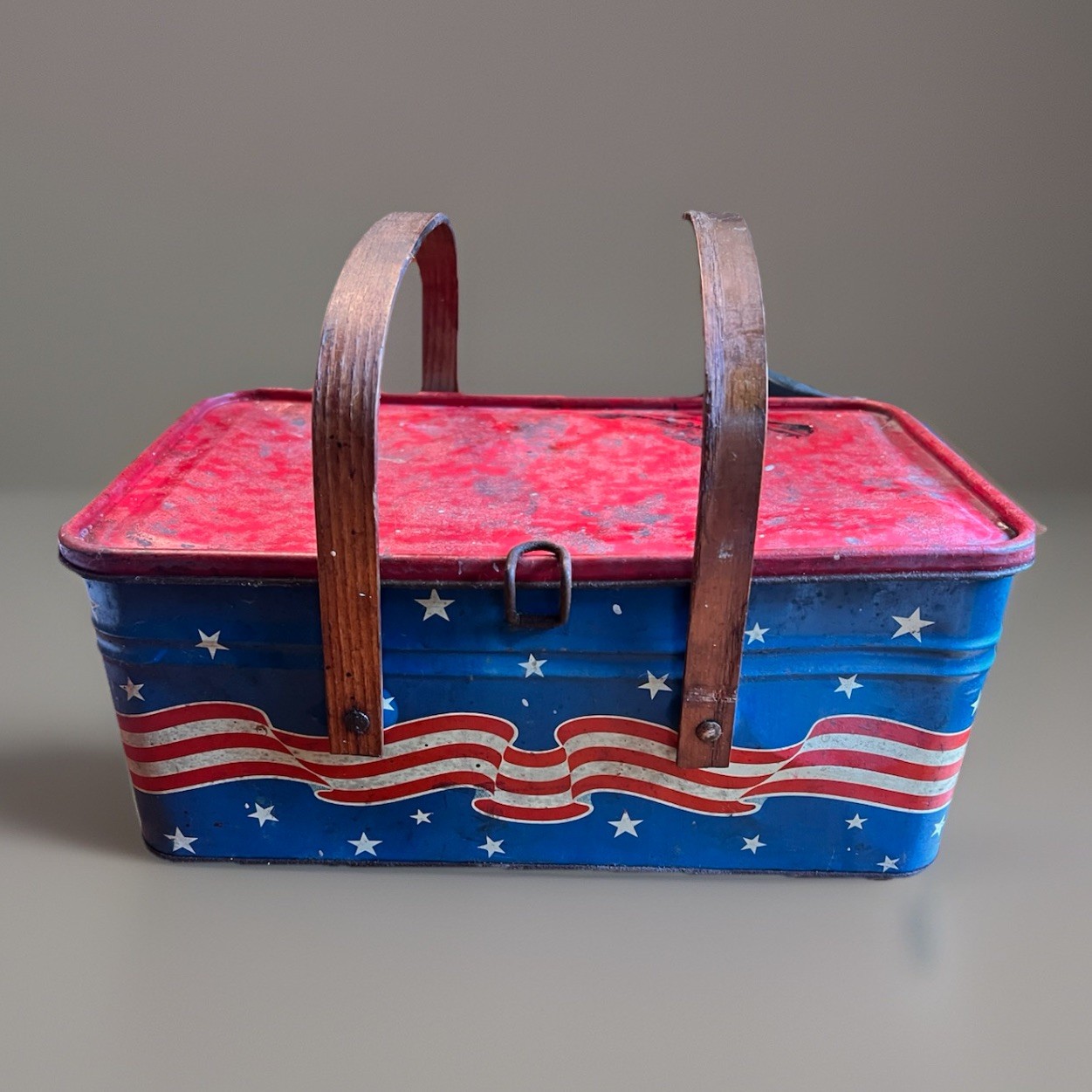 Golden Cookies 40s Metal Picnic Basket Patriotic July 4th Wood Handles Flag Vtg