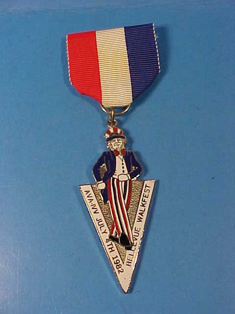 Vintage July 4th 1982 Patriotic Uncle Sam AVA IVV Bellevue Medal Pin US Walkfest