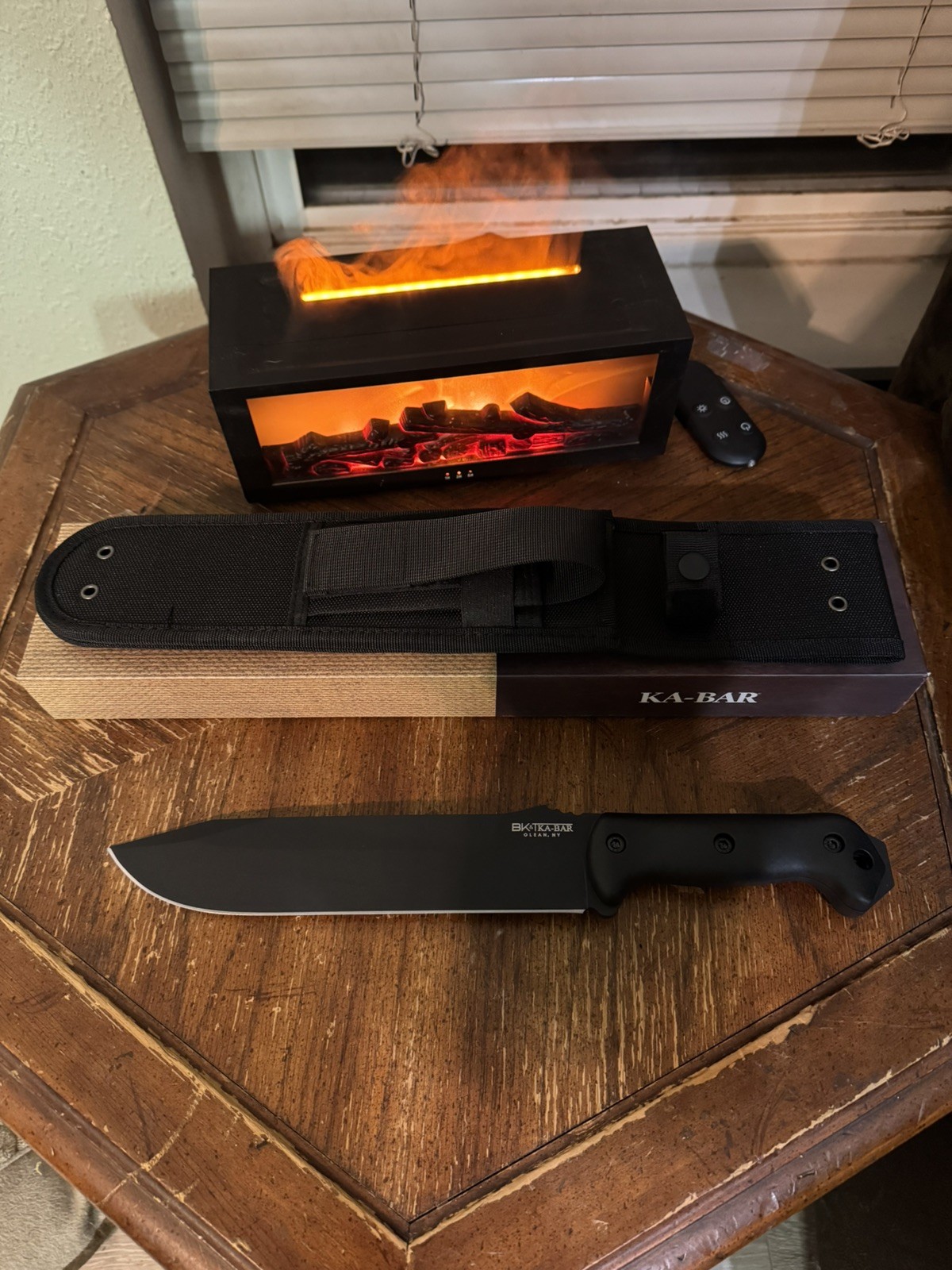 KA-BAR Becker BK9 Combat Bowie Knife – Damage box