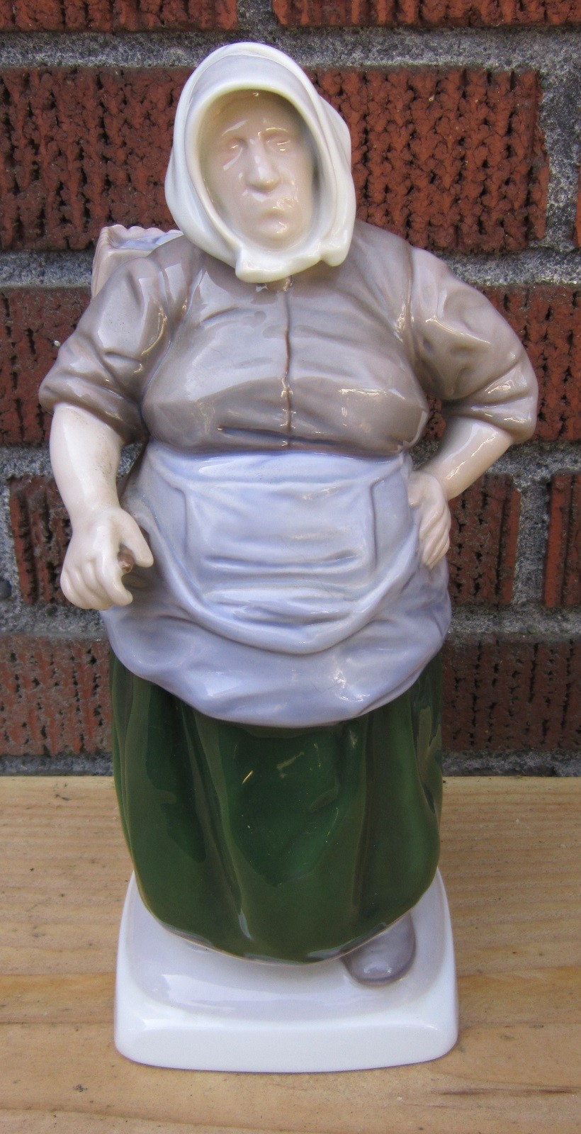 Bing & Grondahl FISHER WOMAN Porcelain Figurine 1702 Denmark 11″ Fishermans Wife