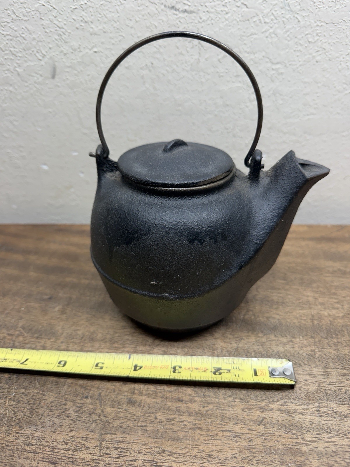 Antique Cast Iron Tea Kettle w/ Lid ~ Cabin Humidifier ~ 5-1/2″ X 5″