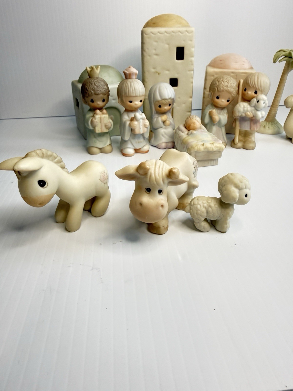 Precious Moments Come Let Us Adore Him Miniatures Nativity E2395 & E2387 Enesco