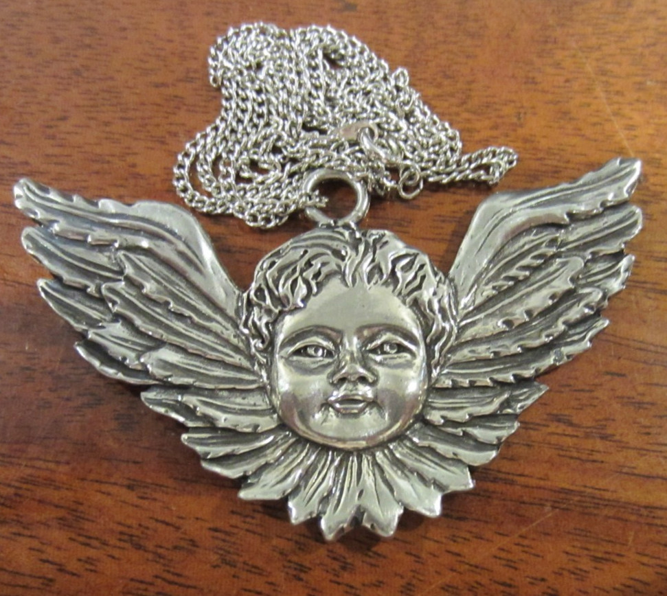 CHERUB/ANGEL chubby cheeks Seagull Pewter Nova Scotia 1987 necklace/ornament