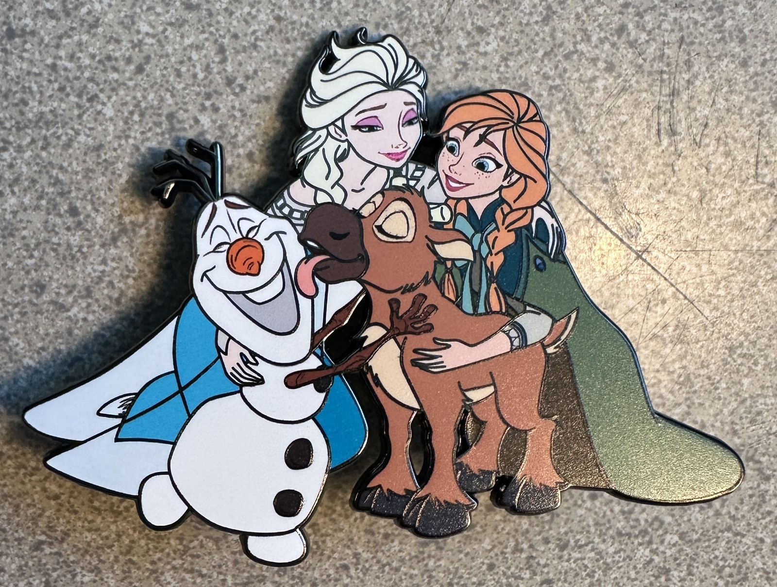 PIN FROZEN OLAF SVEN QUEEN ELSA PRINCESS ANNA WARM HUGS 3″ JUMBO FANTASY PIN NEW
