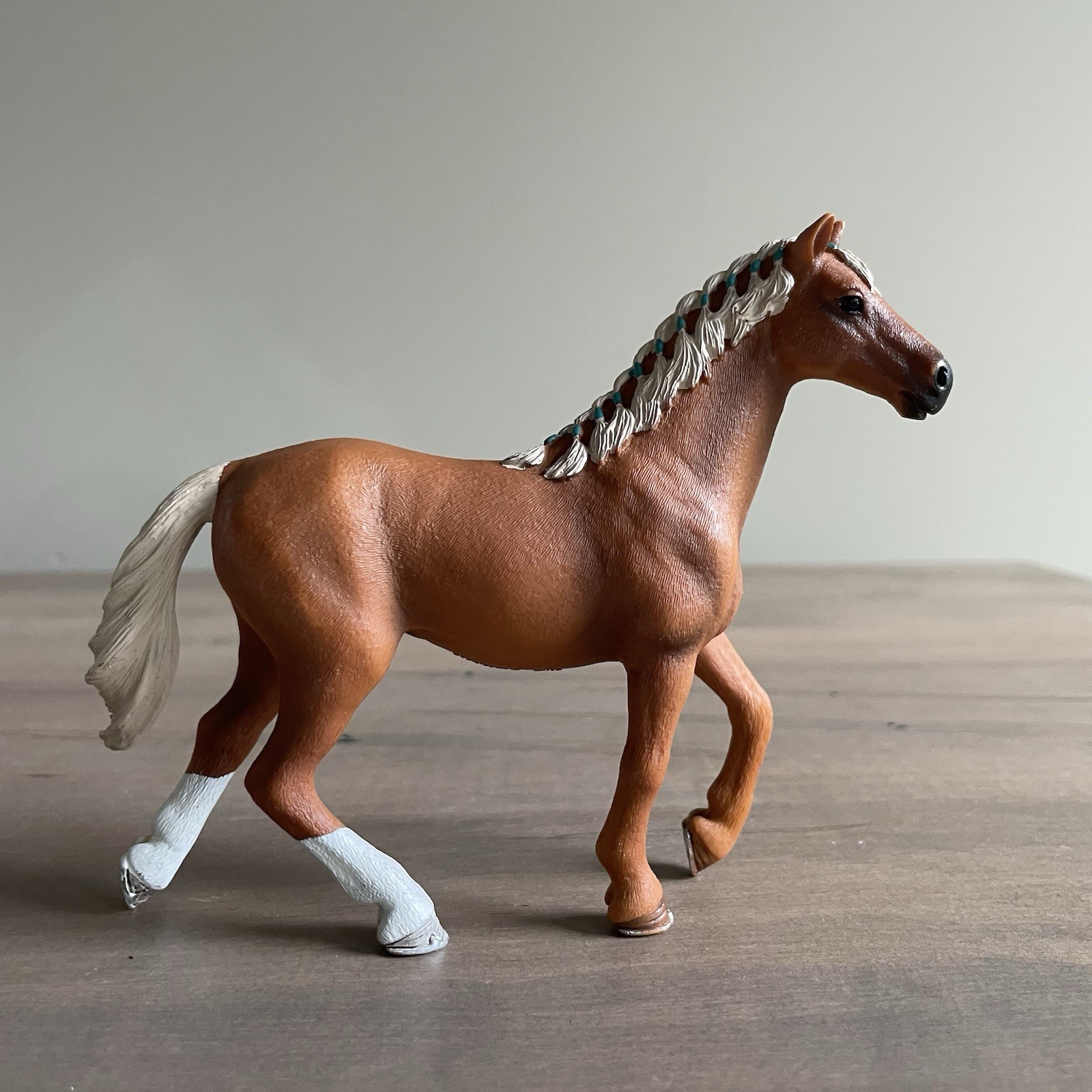 Schleich Horse 2016 ENGLISH THOROUGHRED MARE Chestnut Flaxen Braided Mane