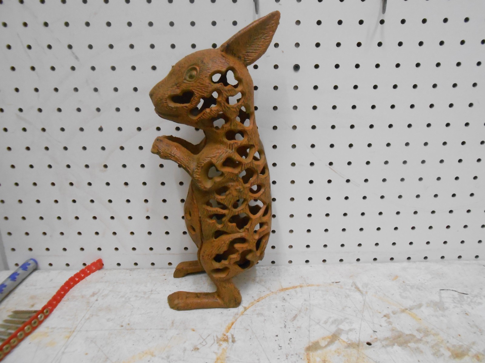 CAST IRON GARDEN ACCENT RUST FINISH RABBIT TEA LIGHT CANDLE HOLDER