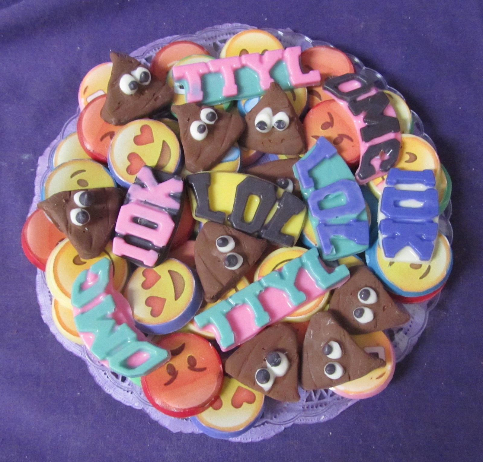 Emoji Poop TTYL IDK LOL Smile lollipops chocolate fondant candy molds lot of 4