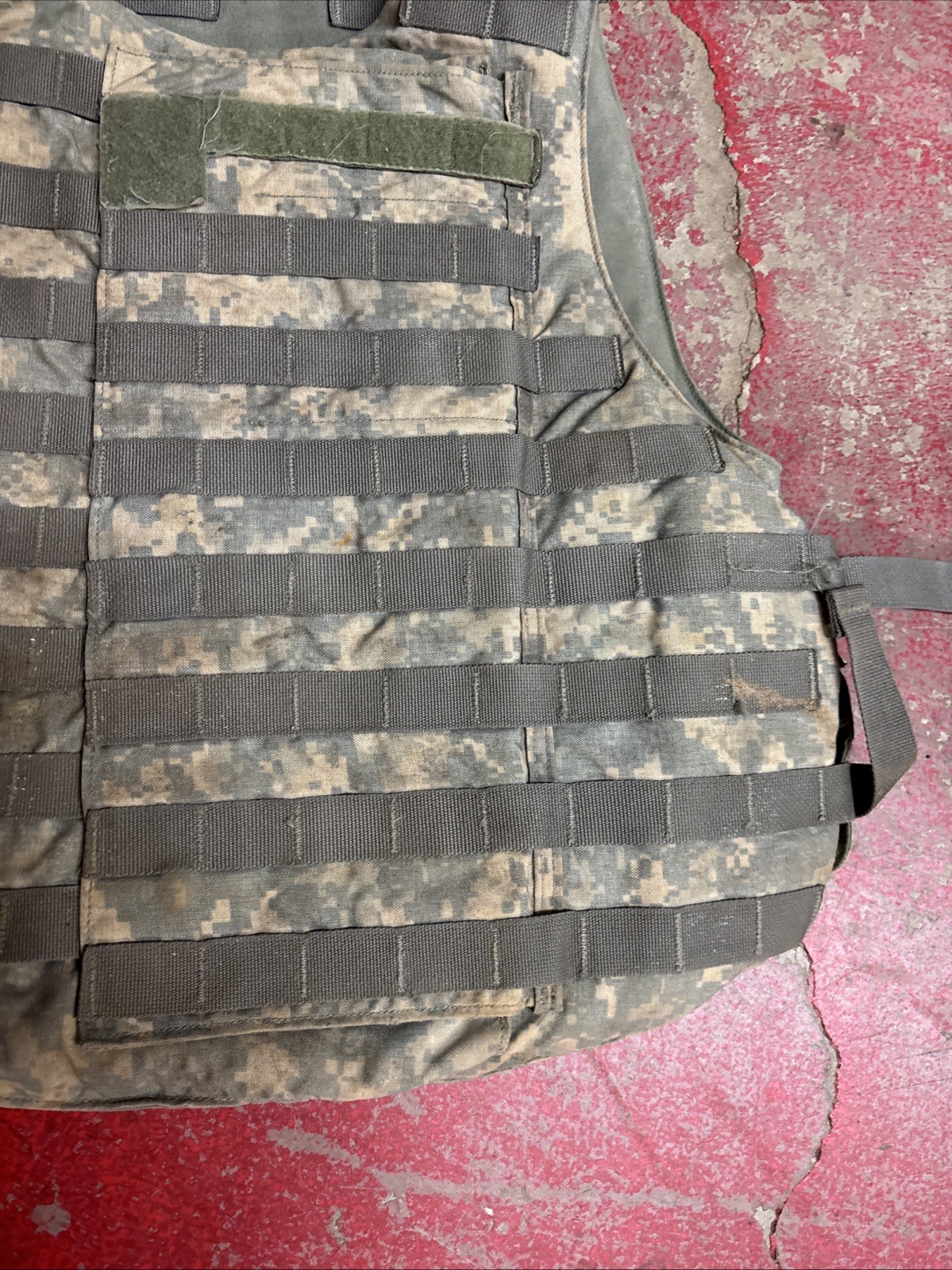 ARMY ACU PLATE CARRIER MEDIUM w/ INSERTS lot R