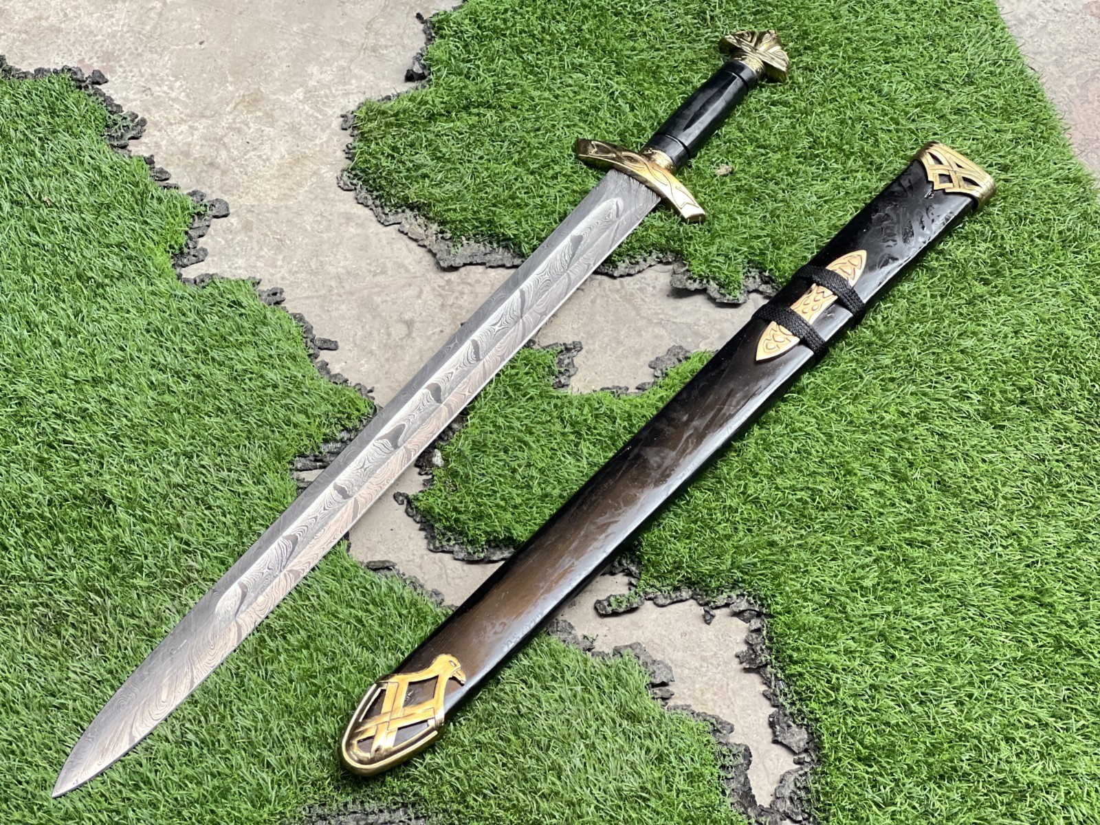 Viking Sword, Real Damascus with Blood Groove 32-Inche Full Tang with Sheath