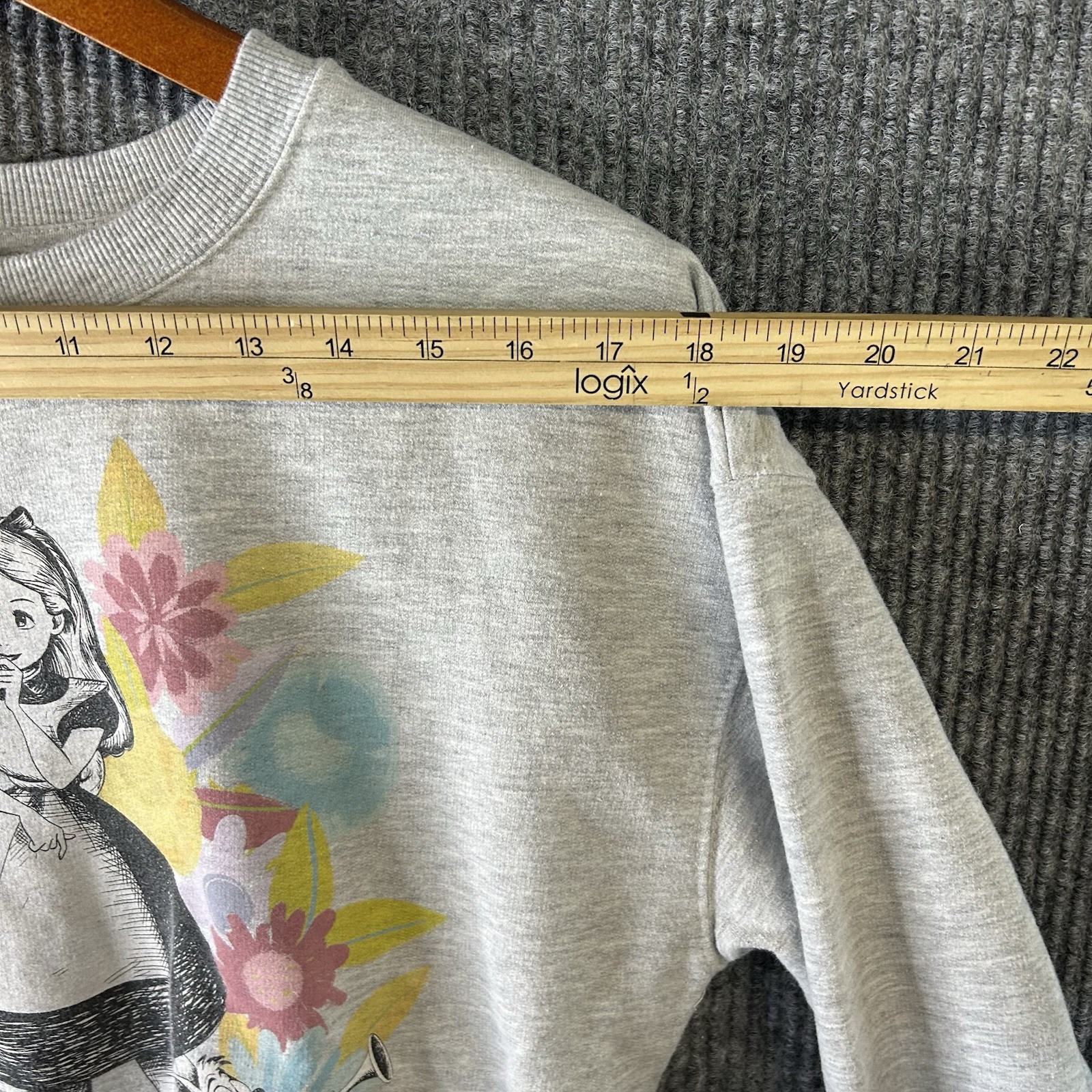 Vintage Y2K Disney Alice in Wonderland Sweatshirt Girls Medium Gray