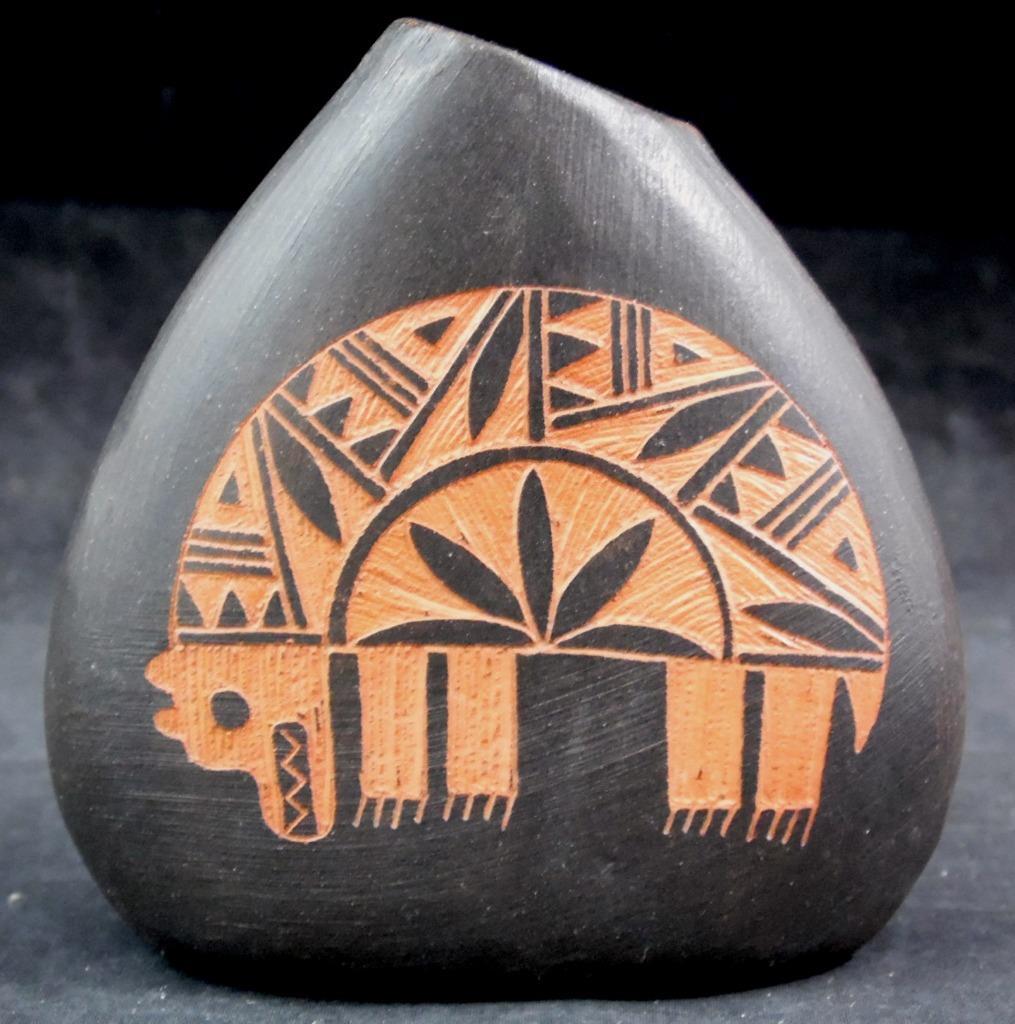 Native American Acoma Pueblo Pottery Signed D C Vallo Etched Bear Seed Pot