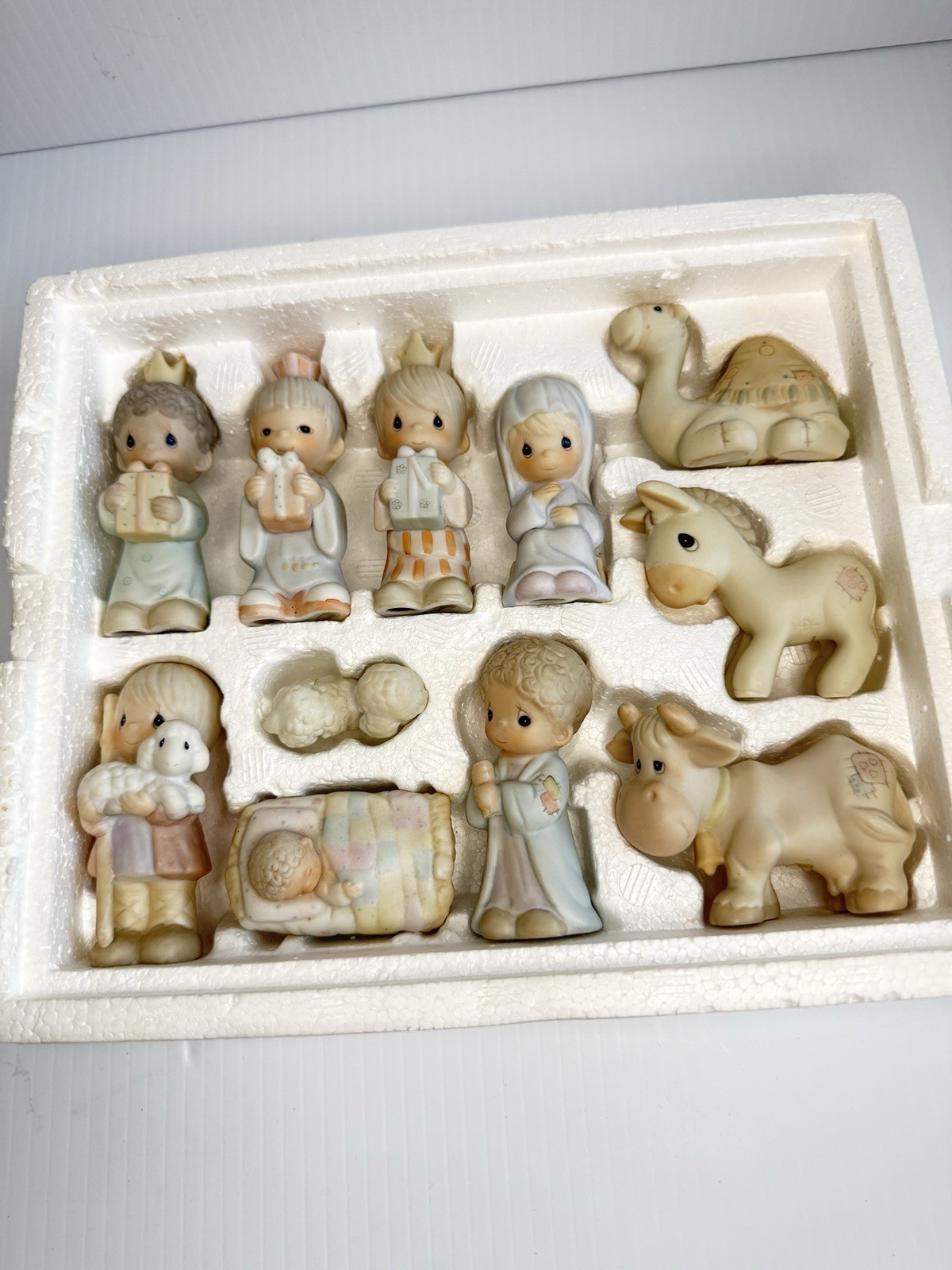 Precious Moments Come Let Us Adore Him Miniatures Nativity E2395 & E2387 Enesco