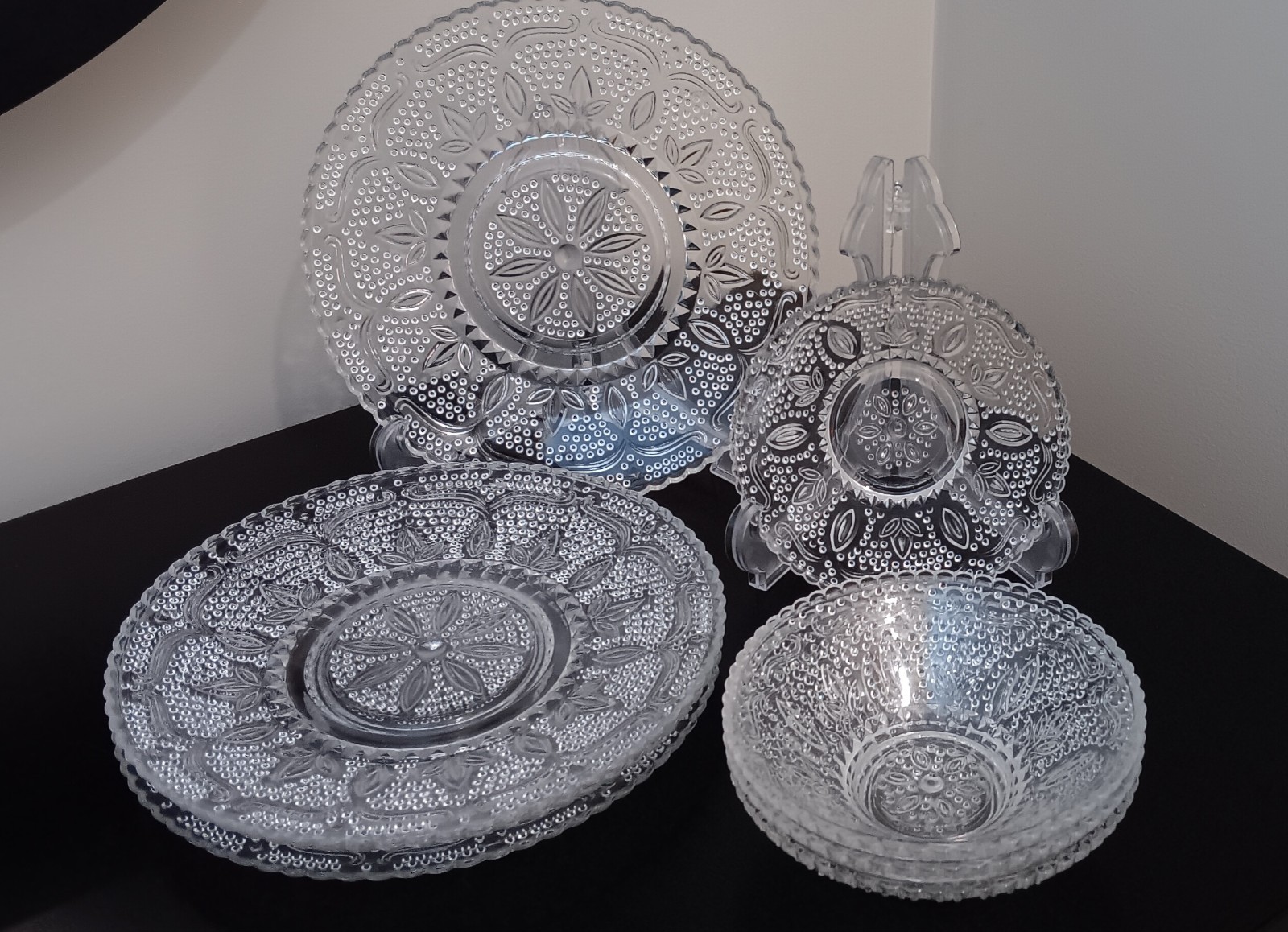 Federal Glass Co. Lot Of 8 Heritage Pieces. 4, 8″ Plates & 4, 5″ Dessert Bowls