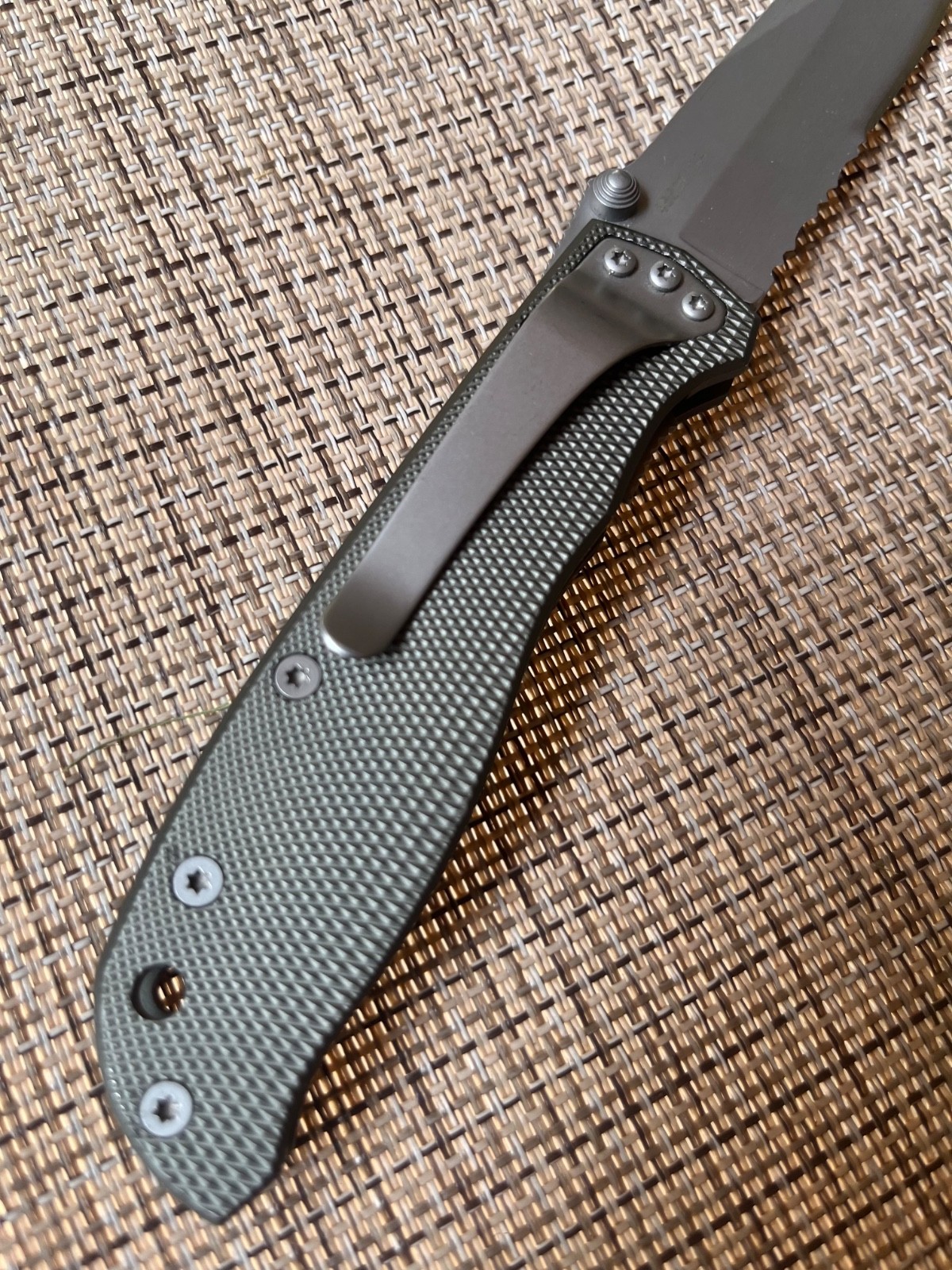 GERBER AIR RANGER PRE-OWNED- Carried but NOT used to cut-NEAR MINT CONDITION