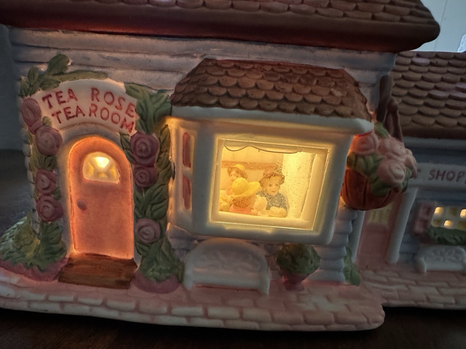 Pfaltzgraff Rare “Tea Rose” Electric House 025-990-00 New In The Box
