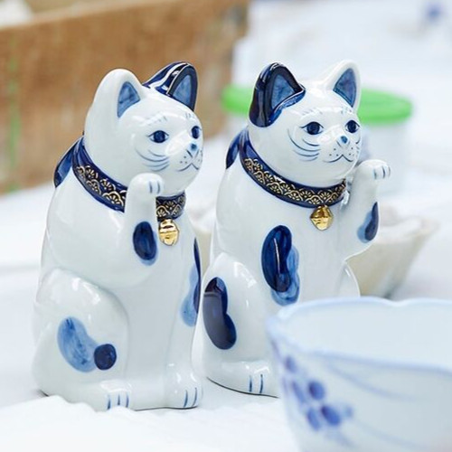 Japanese Hand Painted Lucky Cat SETO Maneki Neko 14.5cm Left-Hand Blue & White