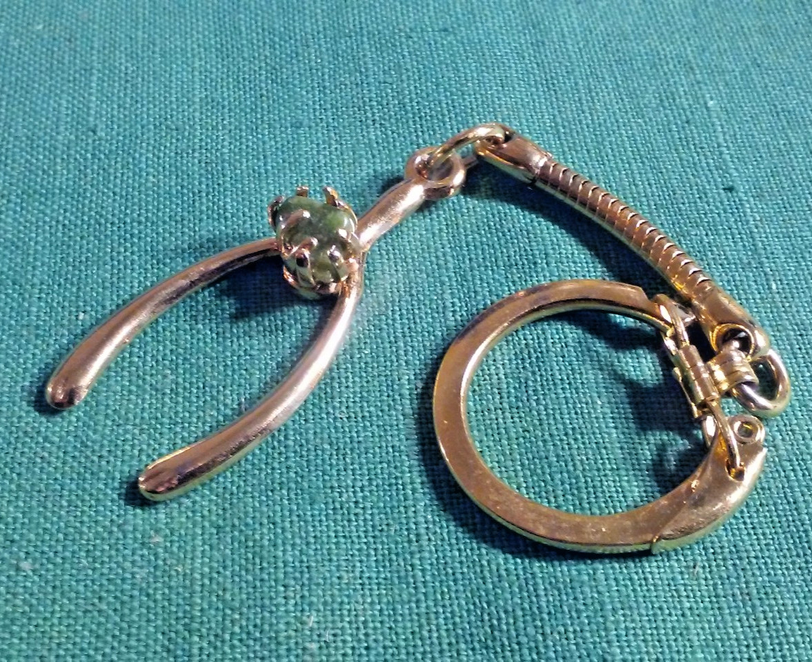 Retro WISHBONE & Green Natural Stone Good Luck Keychain
