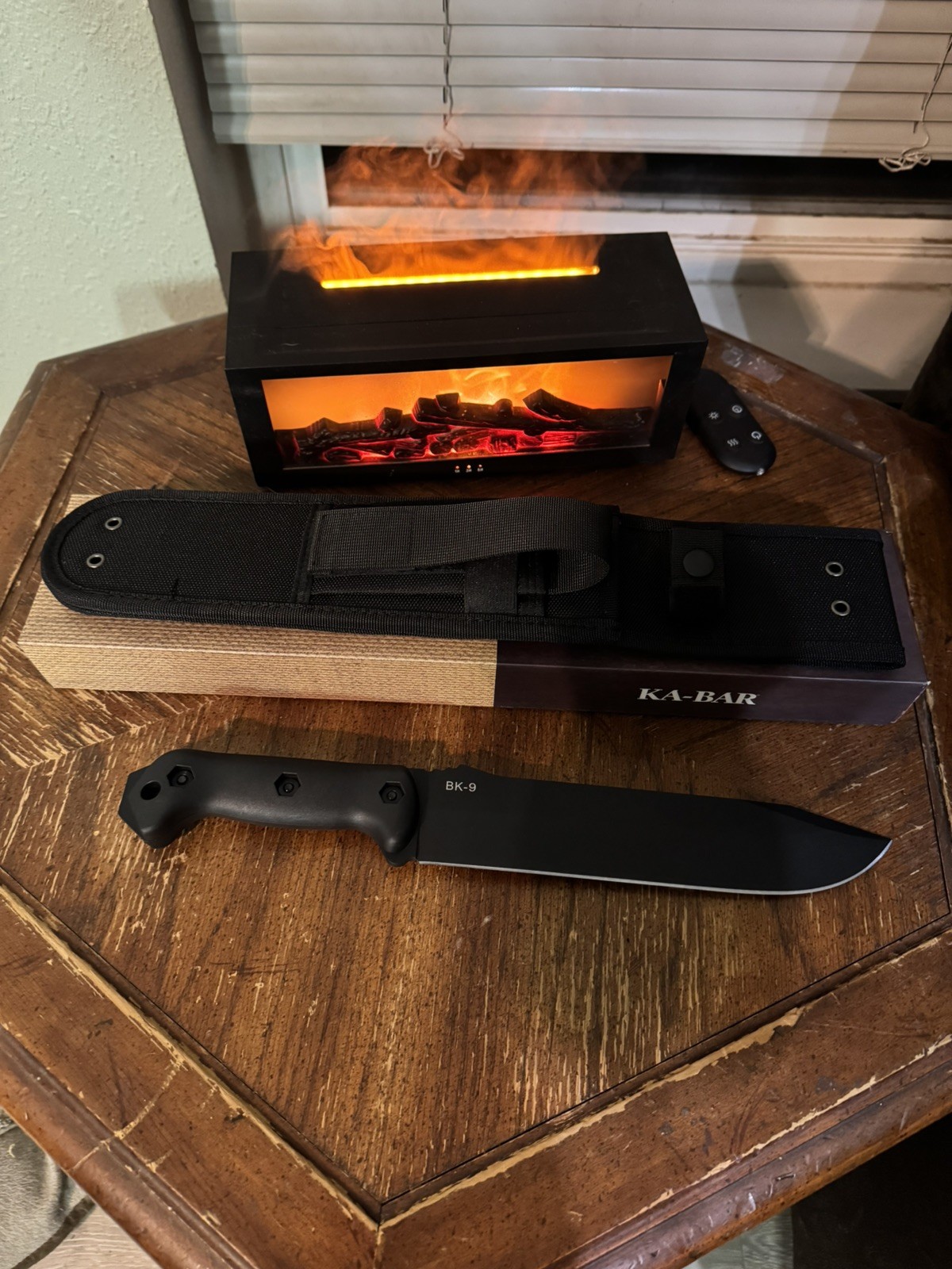 KA-BAR Becker BK9 Combat Bowie Knife – Damage box
