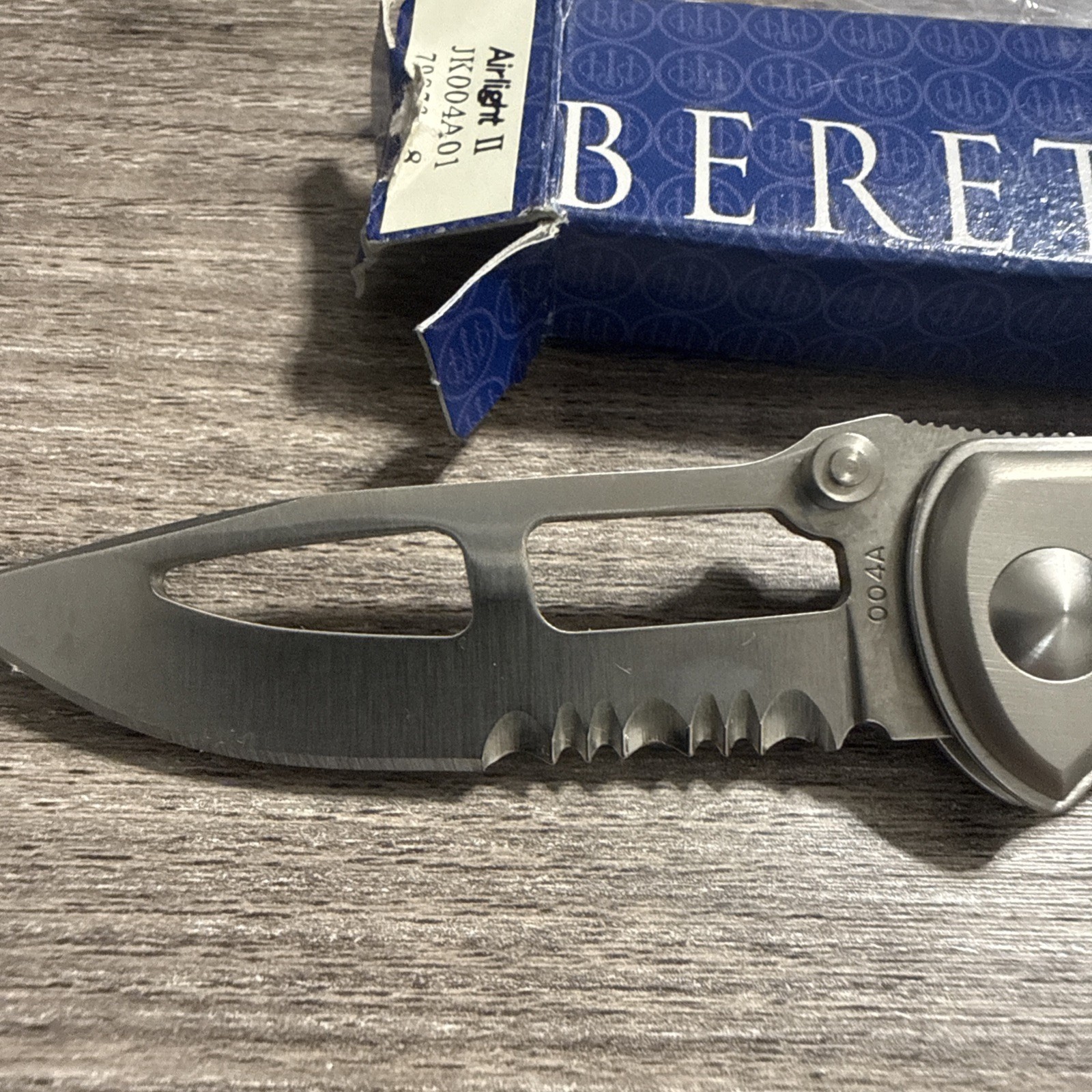 Beretta Small Airlight II tactical knife(Model #JK004A01) NIB