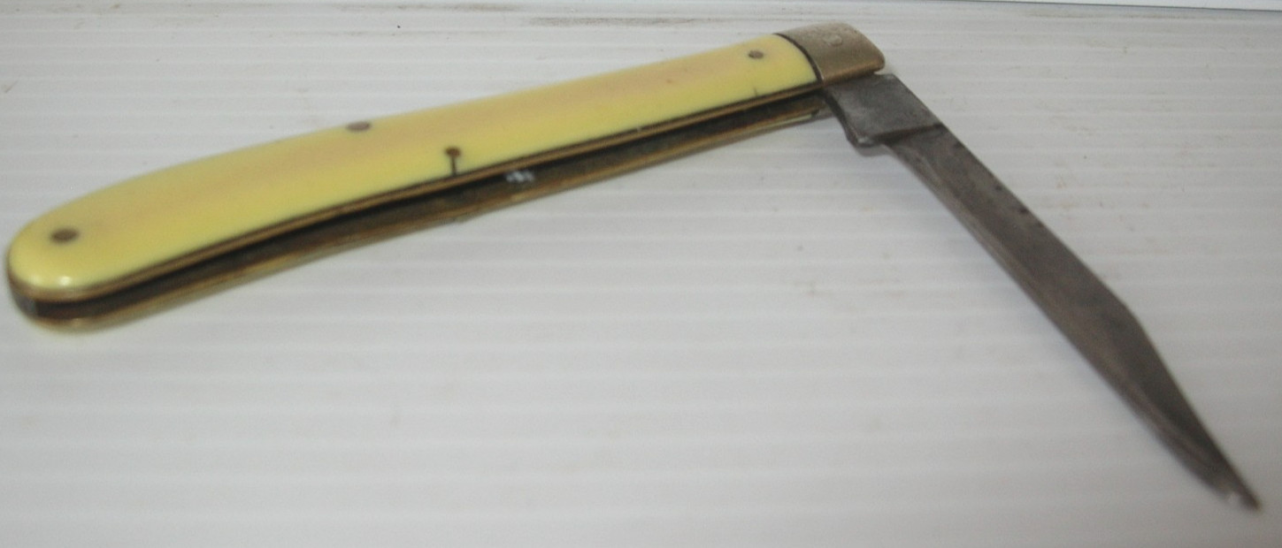 Pocket Knife, CASE XX Trapper or Farmer’s Single Blade Knife 1970-79 Cream Color