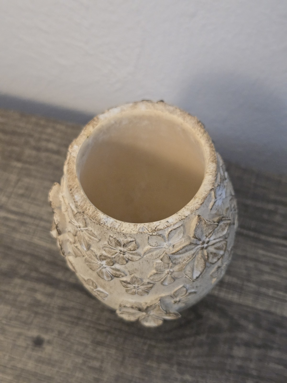 Farmhouse Style Ceramic Decorative Vase with Raised Floral Relief Pattern, 4.5″