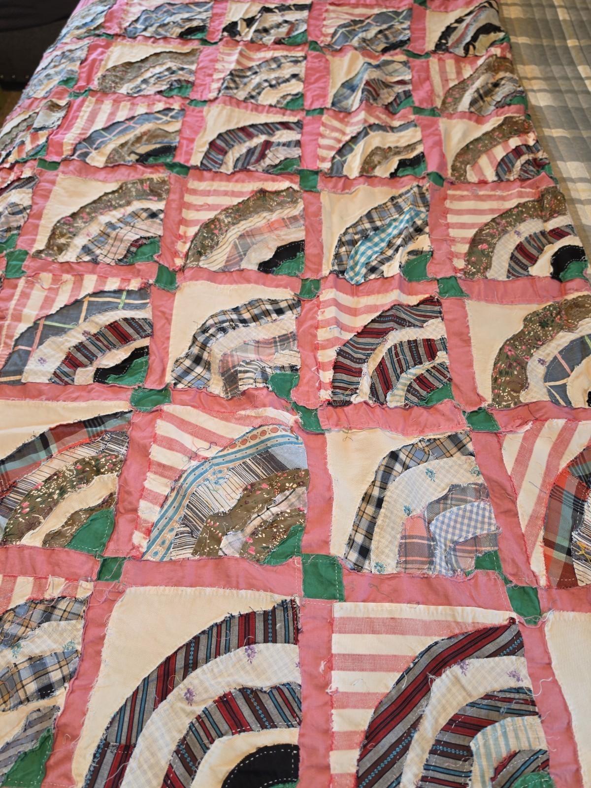 Vintage Hand-stitched Hand-pieced Patchwork Grandmother’s Fan Quilt Top, 61″×77″