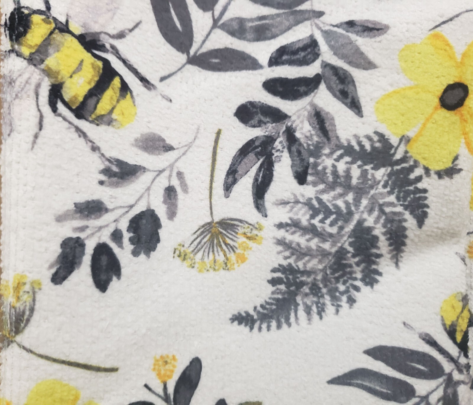 Set of 2 Same Printed Microfiber Kitchen Towels (15″ x 25″) BEES & LEAVES, GR