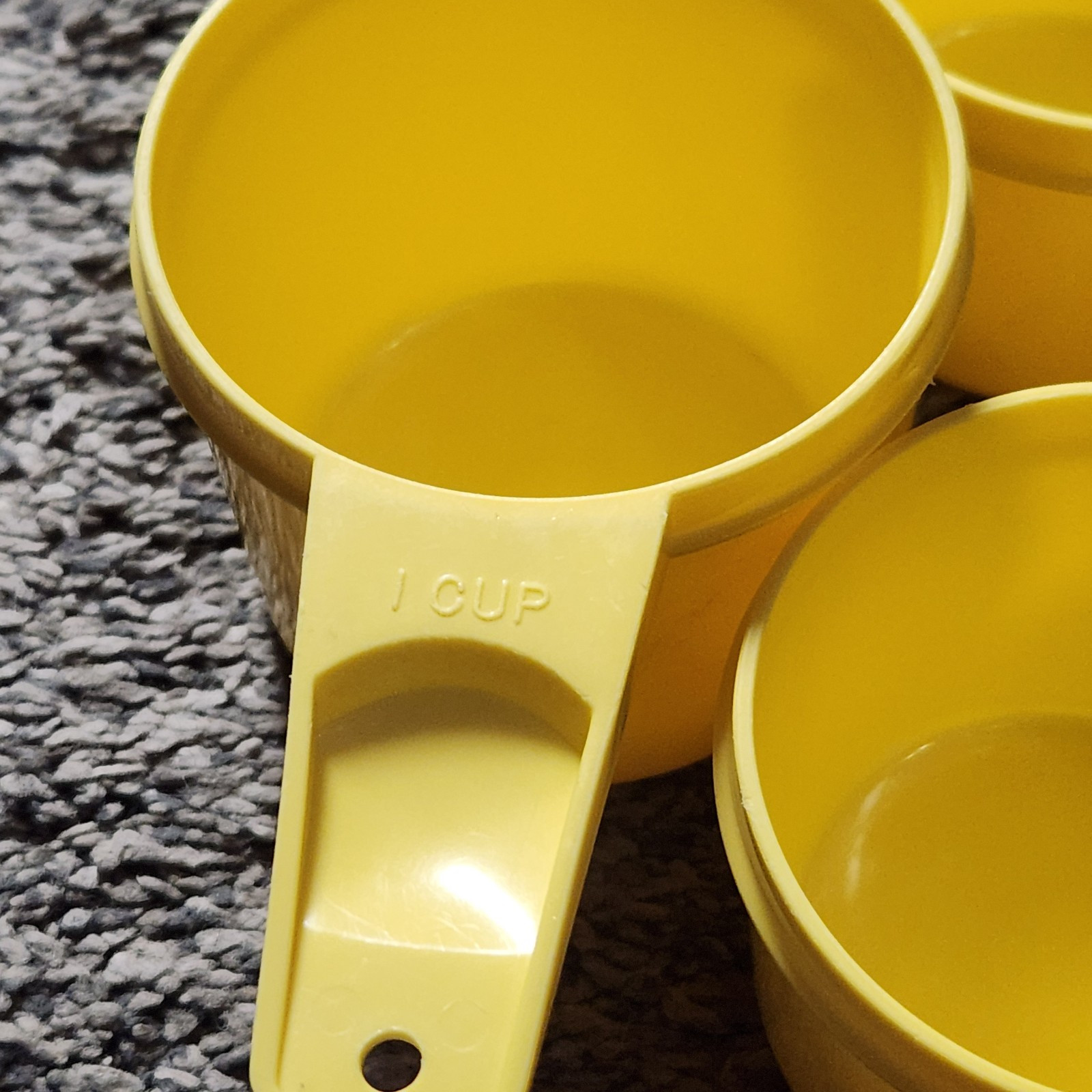 TUPPERWARE Bright YELLOW Measuring Cups Set Of 4: 1/3, 2/3, 3/4 And 1 Cup