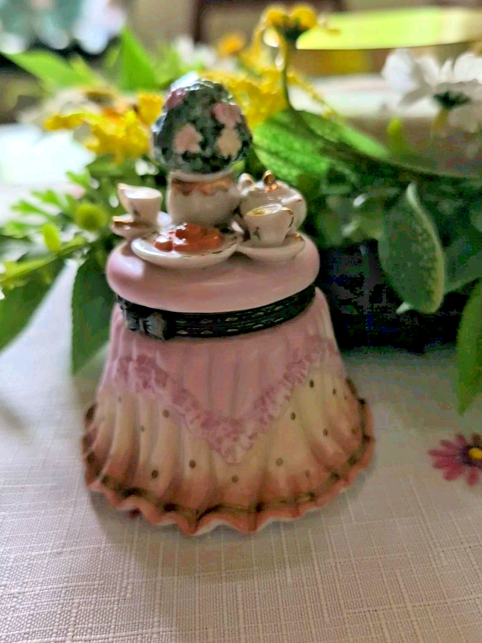 Ganz Porcelain Hinged Pink Trinket Pill Box Tea Time Mini Teapot set On Table