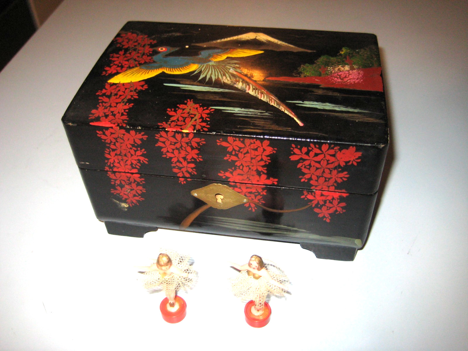 Vintage black lacquer Japanese jewelry box 2 Ballerinas hand painted Musical