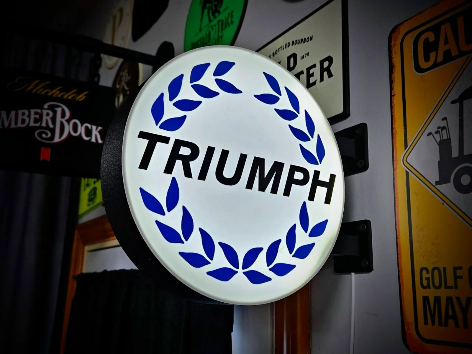 Triumph Laurel 35 cm (13.8″) 2-Sided LED Light Box Sign – Vintage Garage Decor