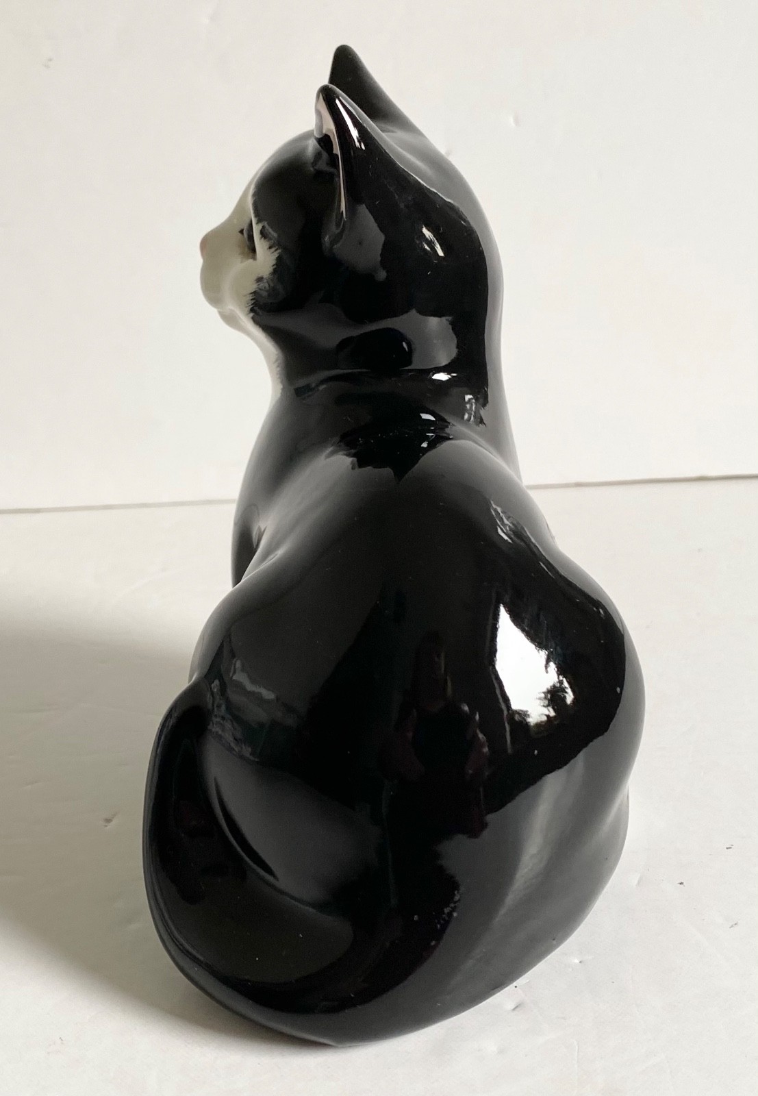 CAT FIGURINE CERAMIC BLACK & WHITE YELLOW EYES SITTING 6.25″ HIGH VINTAGE UK