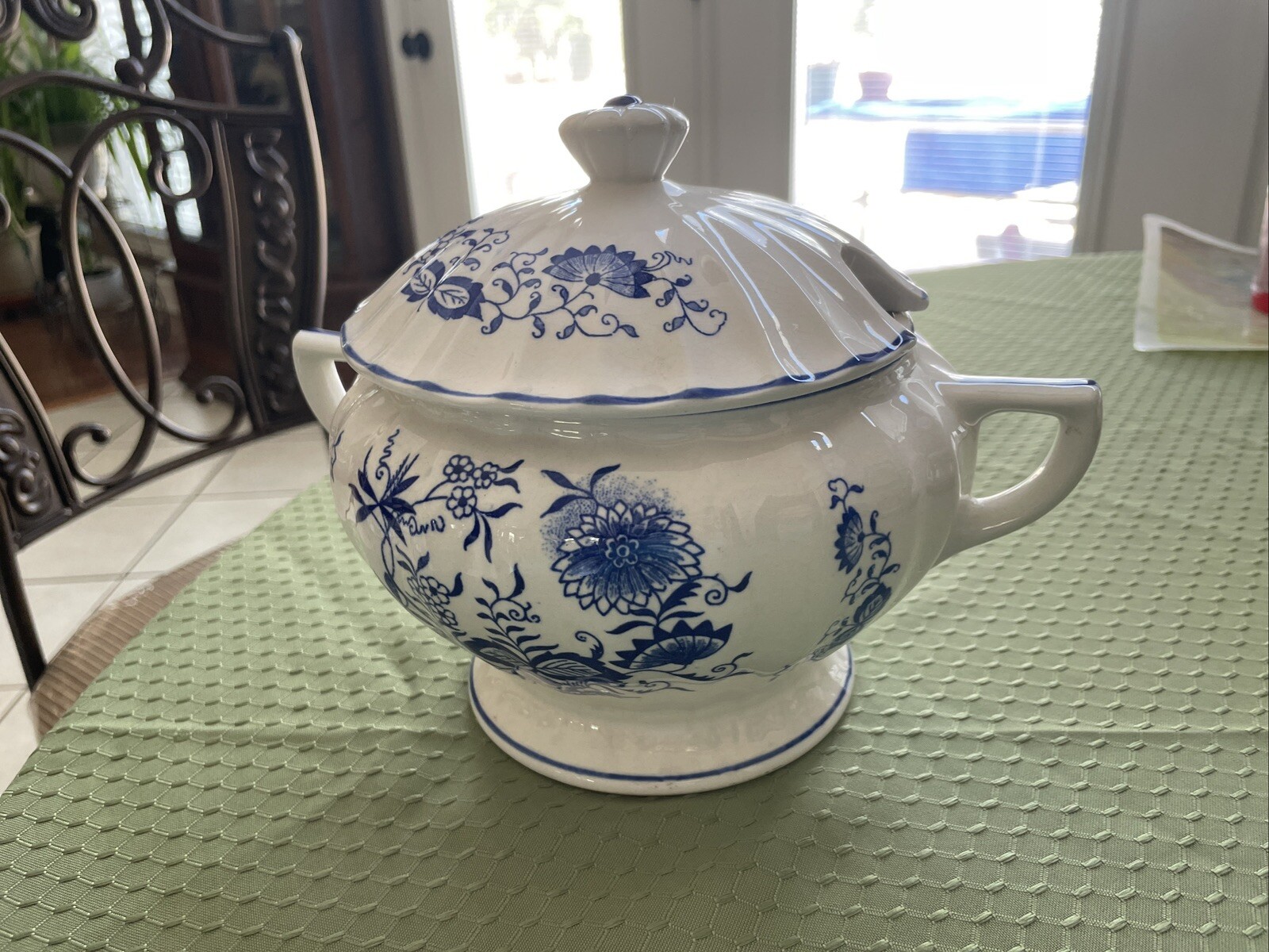 Soup Tureen Lipper International Ladle Blue Danube Blue Onion w/o Laddle Japan