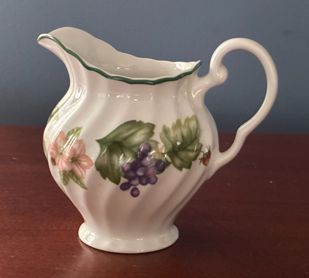 JOHNSON BROTHERS ENGLAND CHERRY BLOSSOM GREEN TRIM RARE VTG CREAMER 1990s