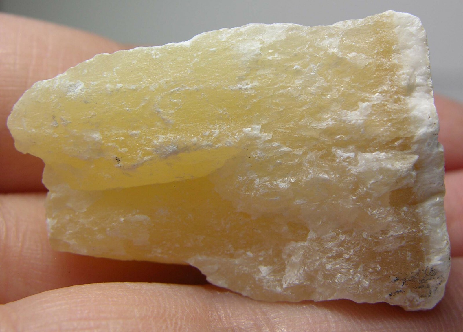 #1 113.90ct Brazil 100% Natural Rough Orange Calcite Specimen 22.75g 36.00mm