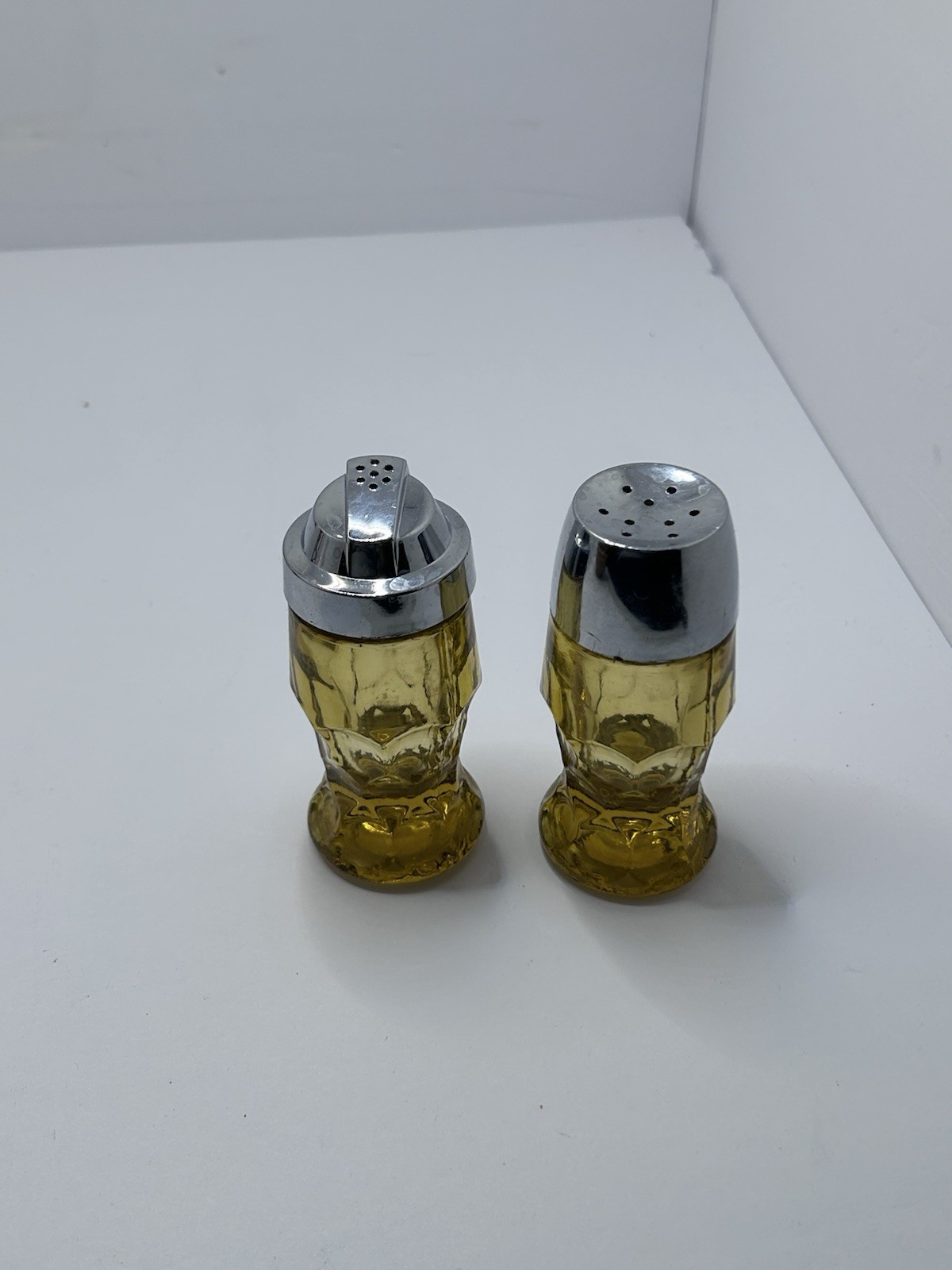 Vintage Anchor Hocking Georgian Amber Glass Salt & Pepper Shakers 4” Tall