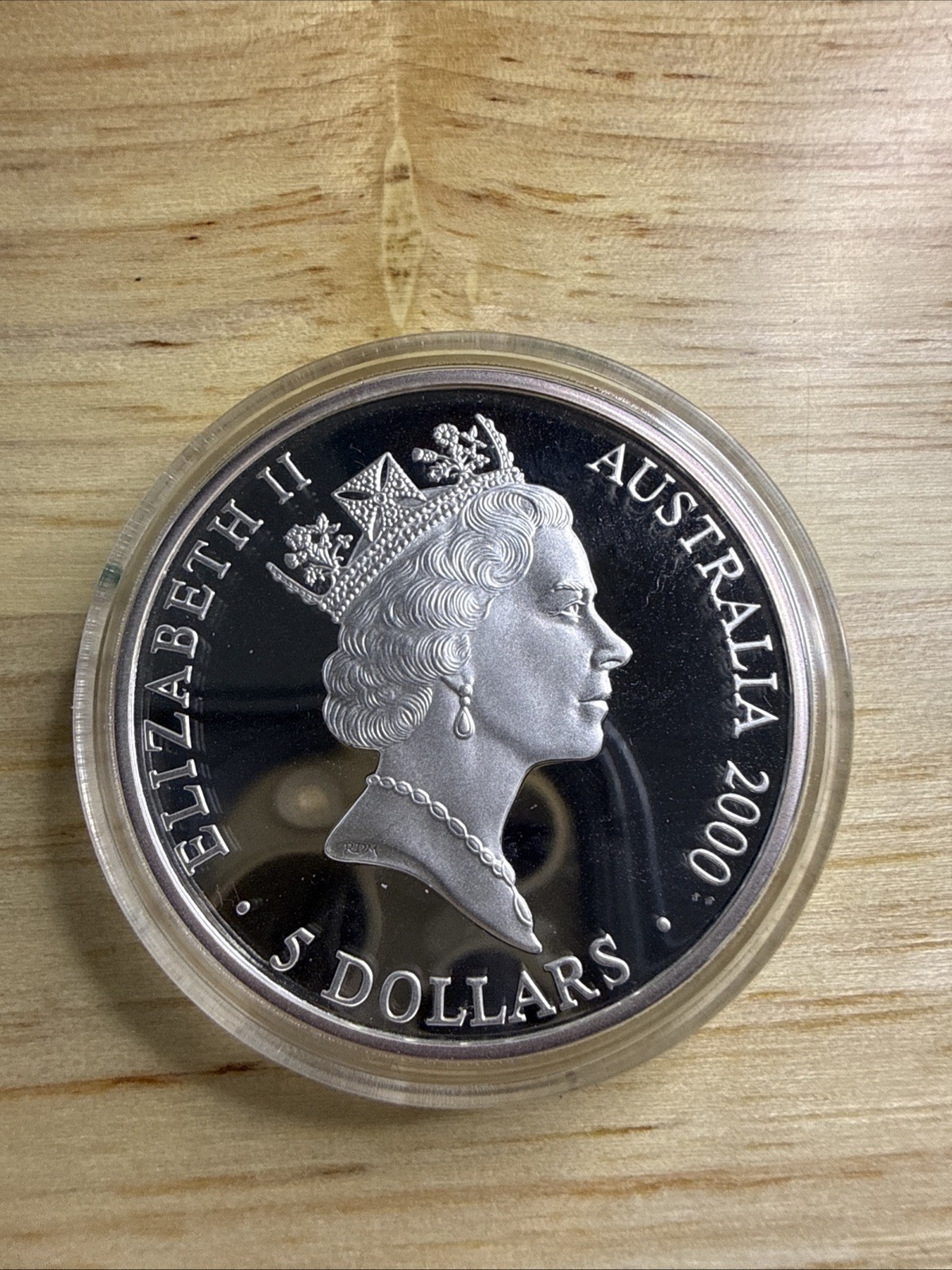 2000 Sydney Olympic Commemorative Silver Coin with case. coin #039515
