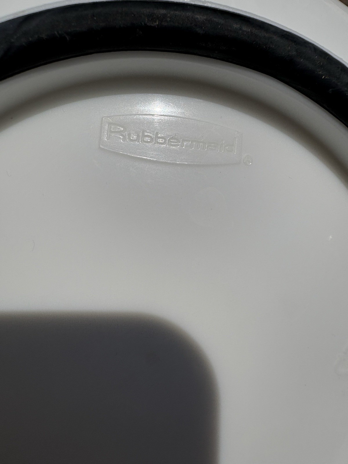 Vintage Rubbermaid 12 Cup WHITE Batter Mixing Bowl Spout Handle #2663