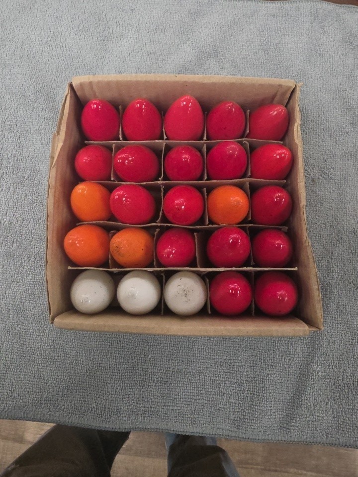 VTG CHRISTMAS C9 C-9 1/4 120 VOLTS JAPAN BOX 25-INSIDE PAINT-RED WHITE, NES11