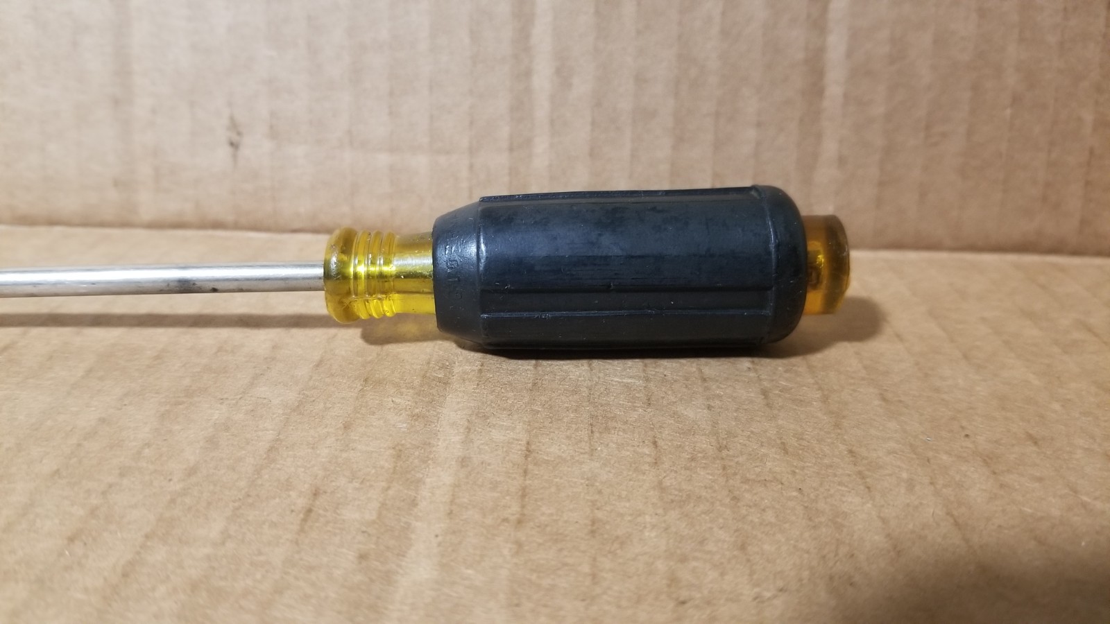 Vintage Globemaster Long Rubber Cushion Handle Flat/Slotted Screwdriver VGC