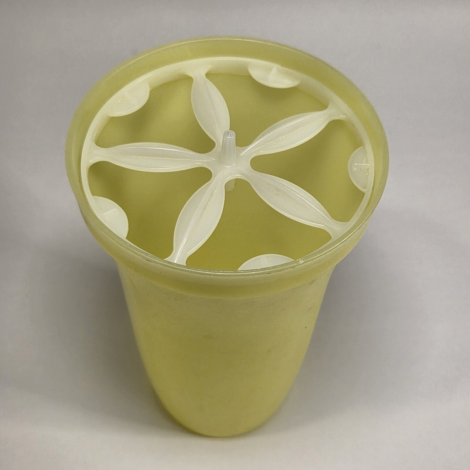 Vintage Tupperware 844 Quick Shake Shaker Mixer Blender Bottle – Yellow 3 Pc Set