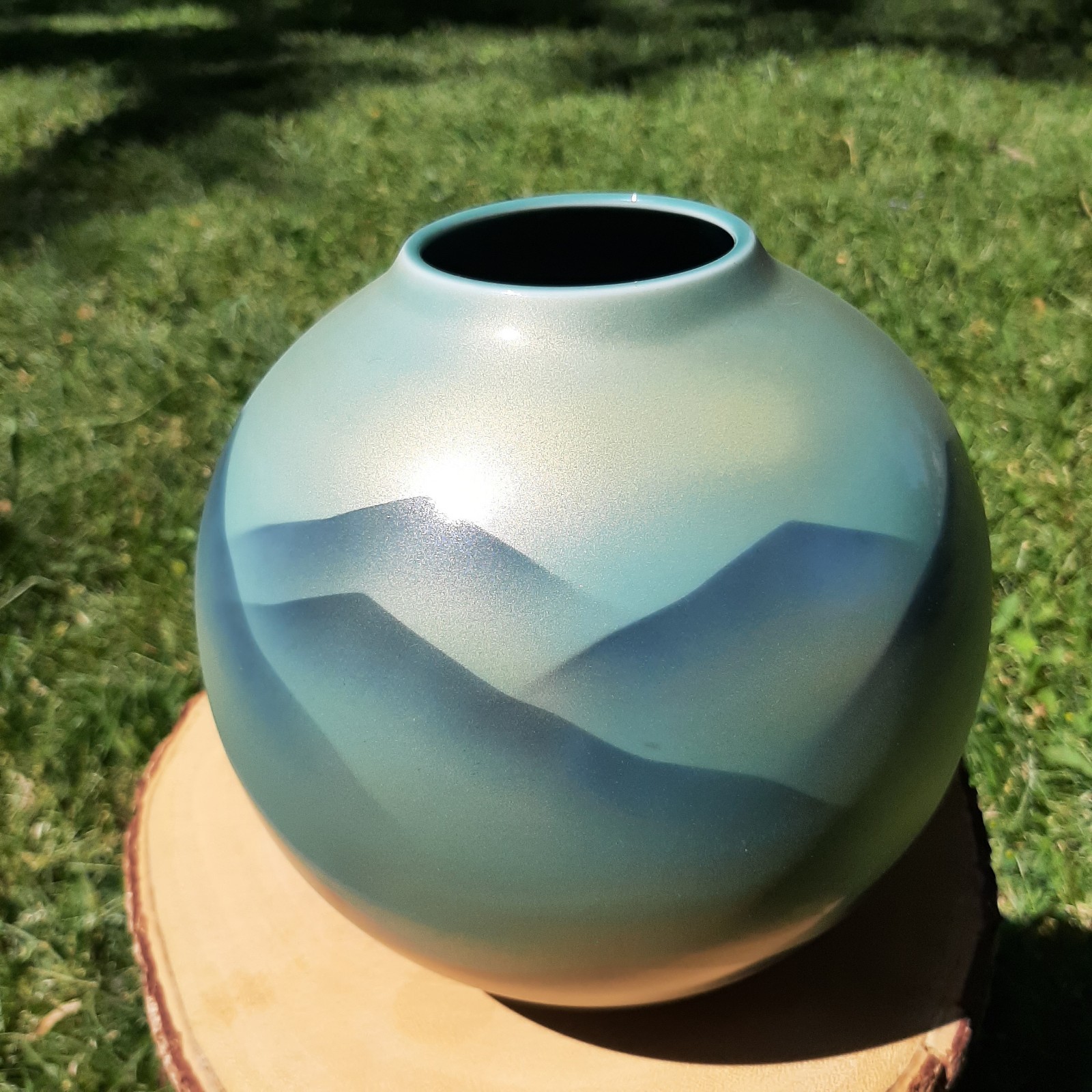 Kutani-Yaki Ceramic Vase Blue Green Celadon Mountain Design Signed 7.25″ Japan