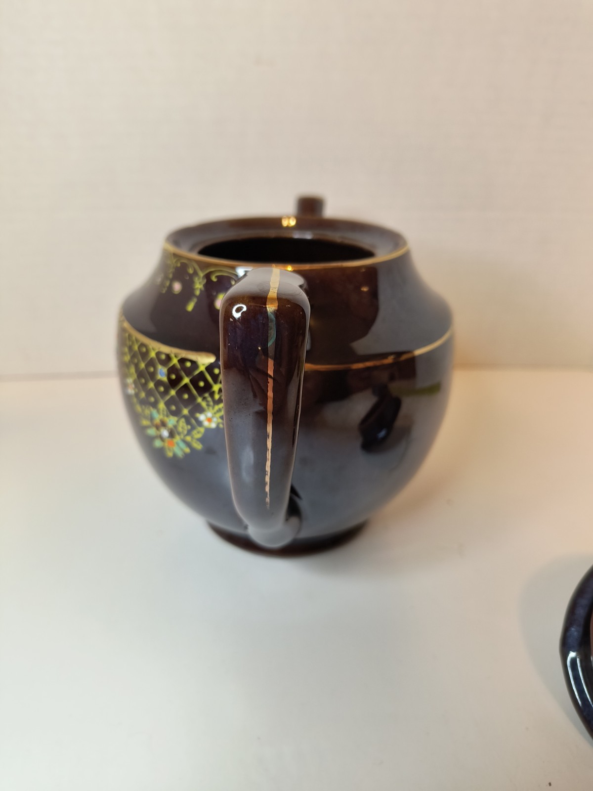 VTG BLACK TEAPOT W/MORIAGE HANDPAINTED GREEN RED YELLOW FLORAL MADE IN JAPAN.