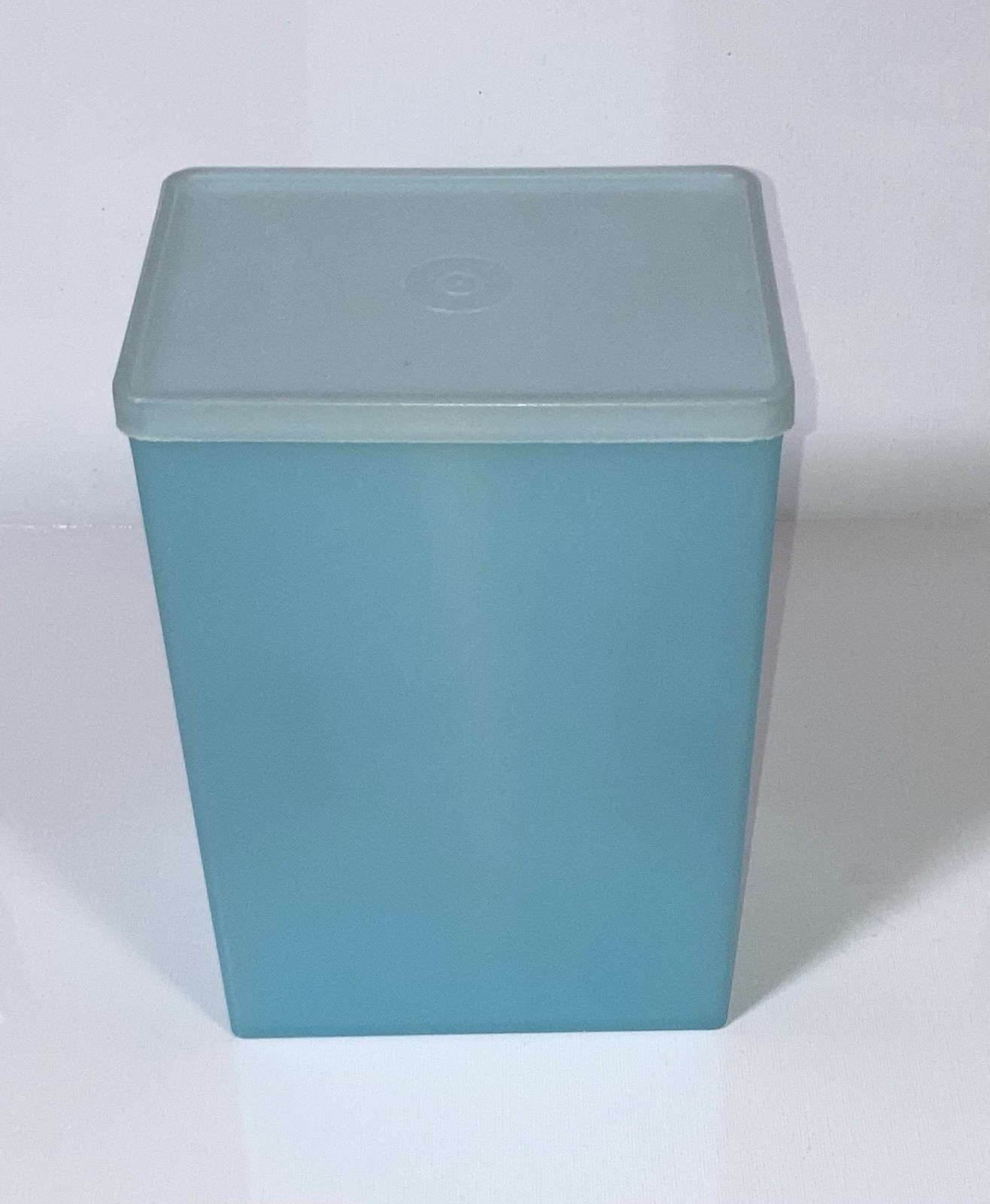 Vintage Tupperware 1/2 Half Gallon Ice Cream Freezer Container #484