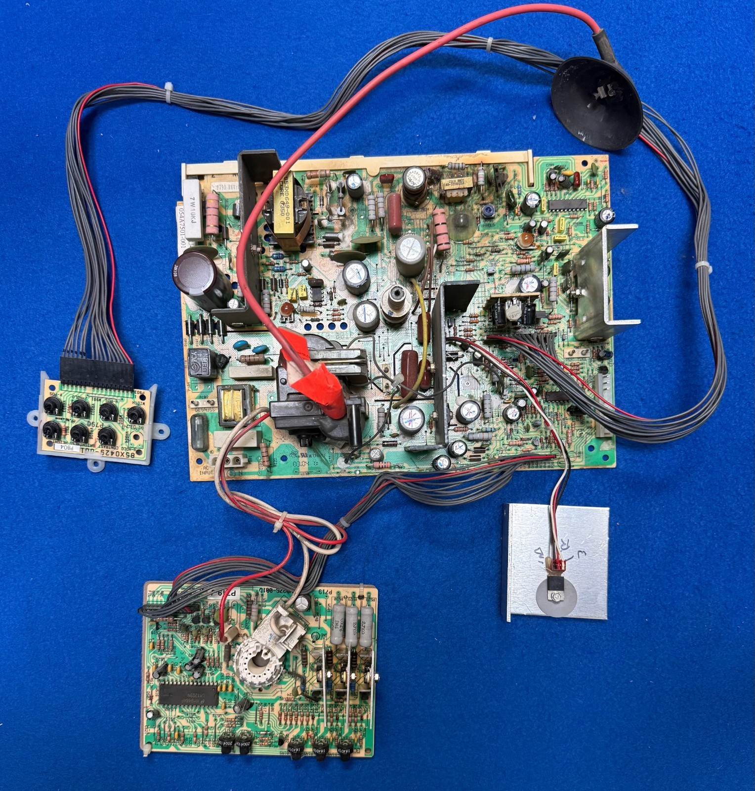 WELLS GARDNER K7500 MONITOR CHASSIS WITH NECK PCB & REMOTE ADJUSTMENT PCB