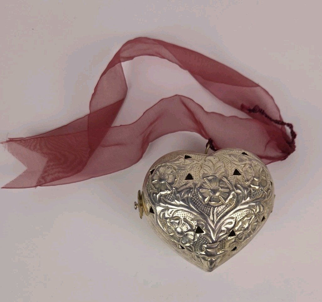Metal Heart Potpourri Holder Hinged Ornament Openwork Floral Decor 4″