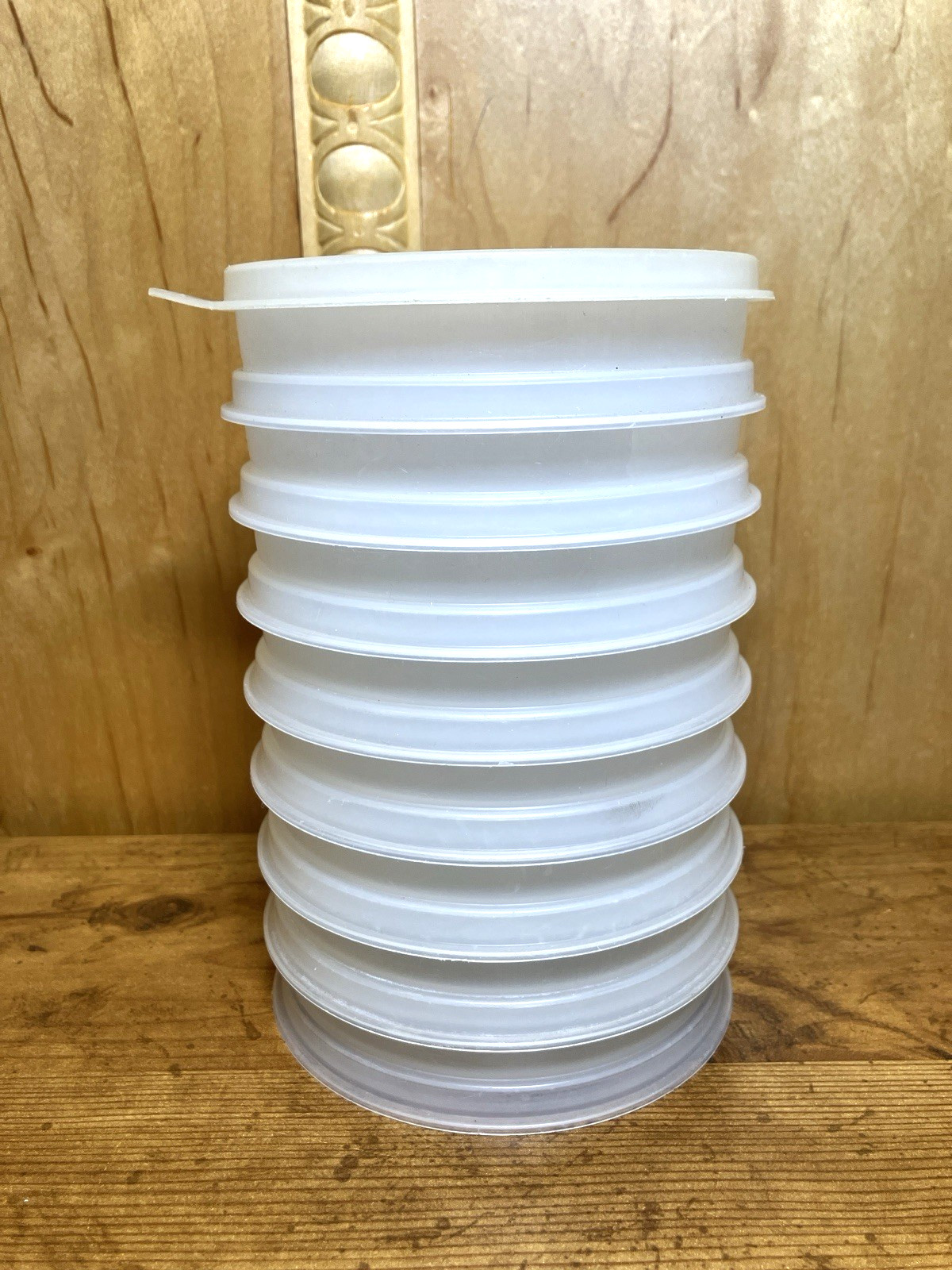 8 VTG Tupperware Hamburger Patty 4″ Keepers, One Lid-No Press #882 & 215 Used