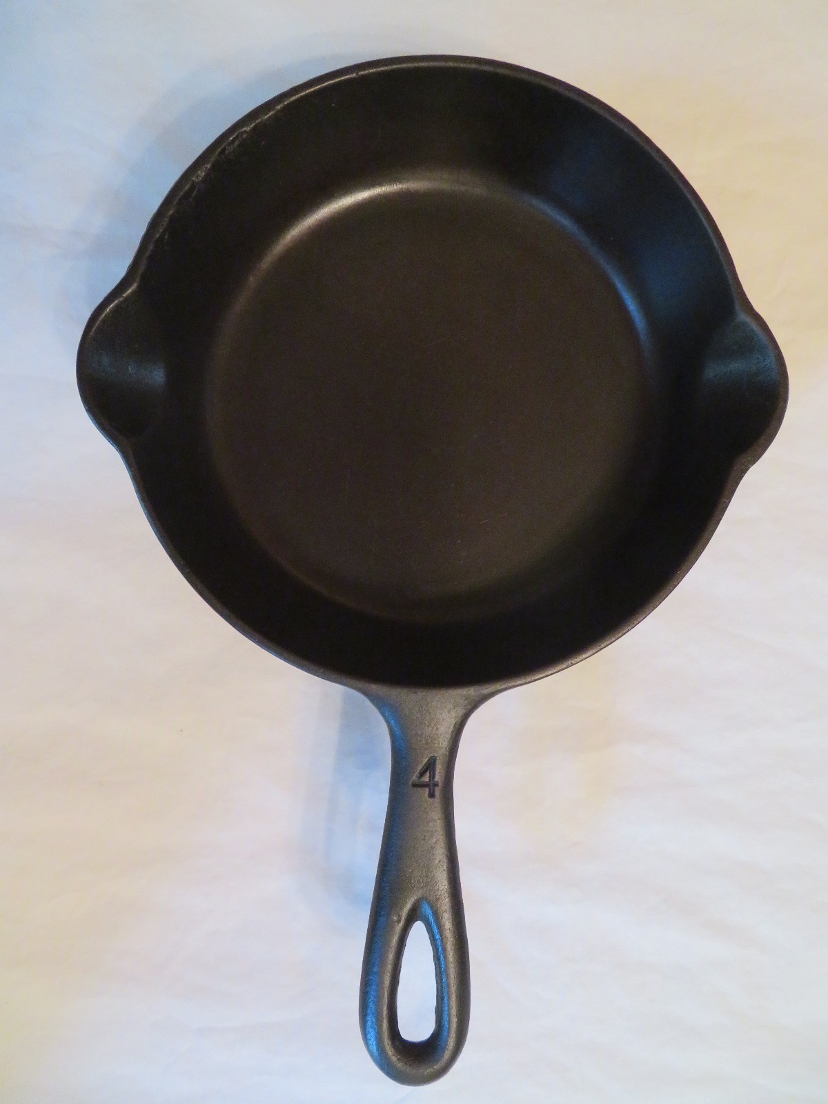 Vintage Unmarked Mystery Skillet #4 Cast Iron Skillet X 1