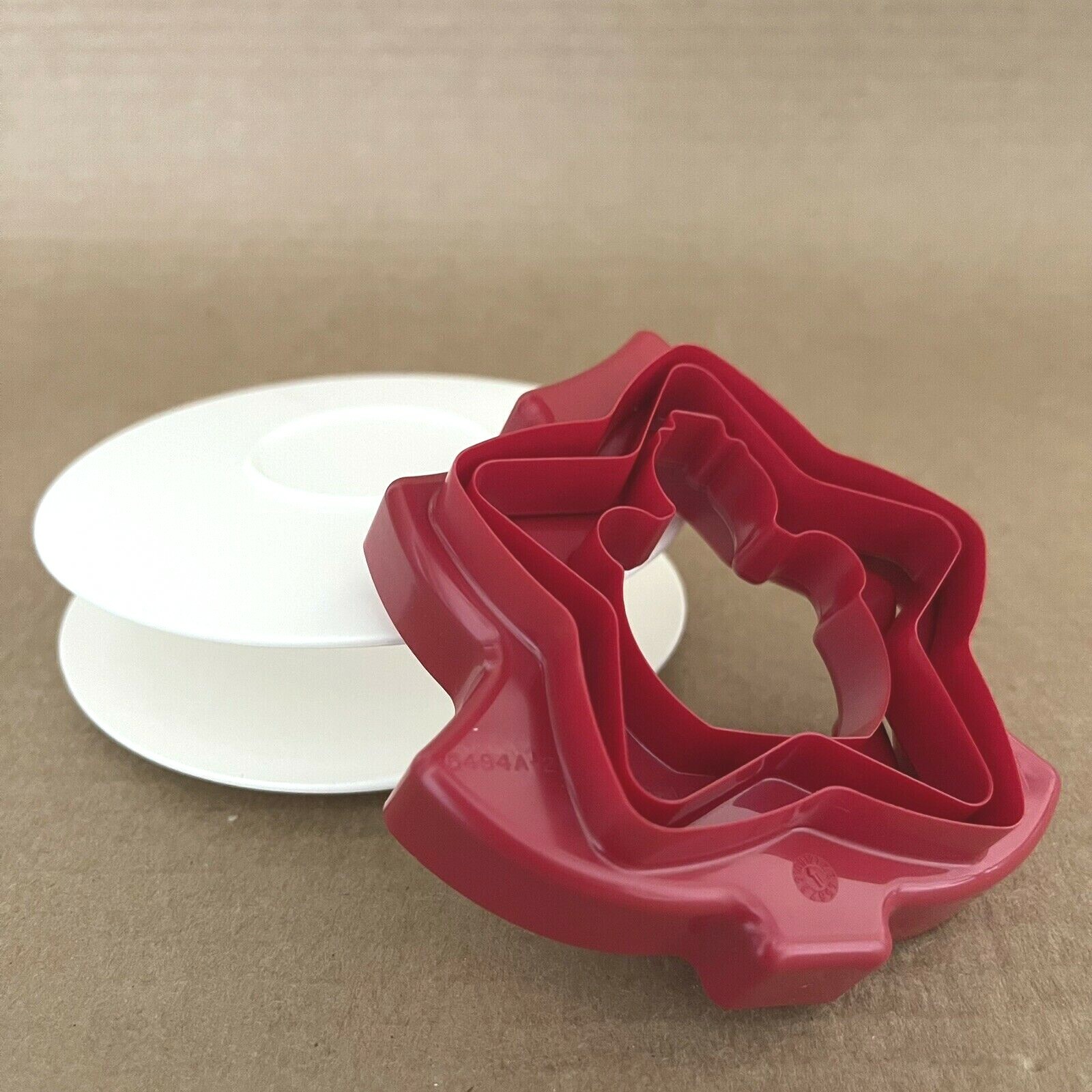 Tupperware Christmas Cookie Cutter Set Nesting Star Tree Snowman Compact Holder